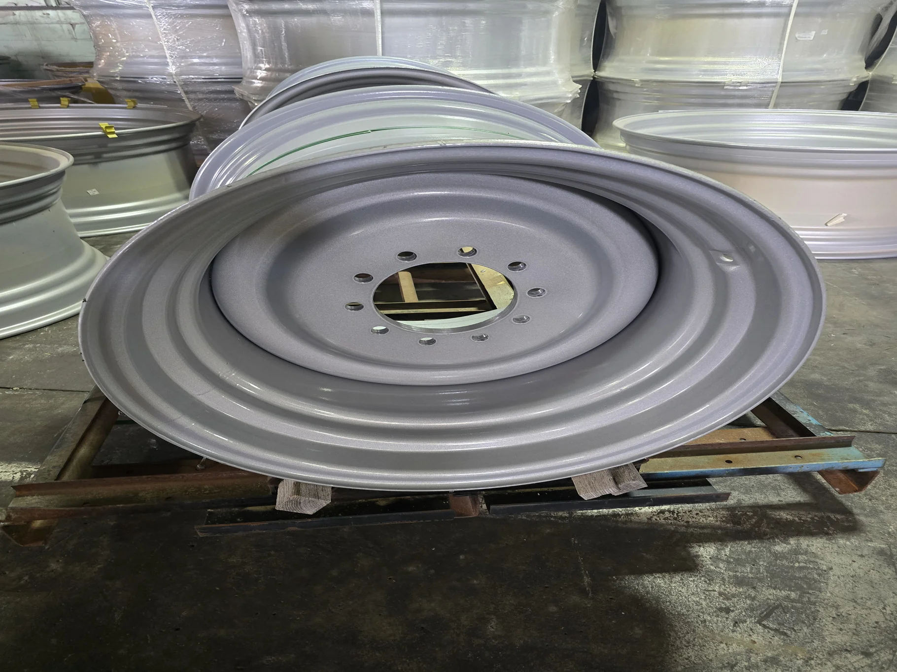 25 X 26 10-8.858-6.929-4.92 OUTSET HSLA SILVER WHEEL