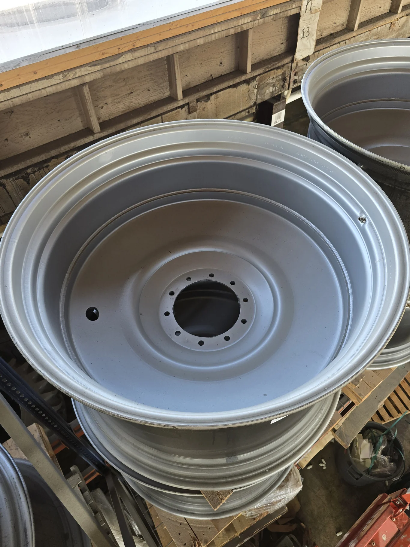 28 X 46 10-13.19-11.07 -7.62OUT PATRIOT SPRAYER SILVER WHEEL image 2