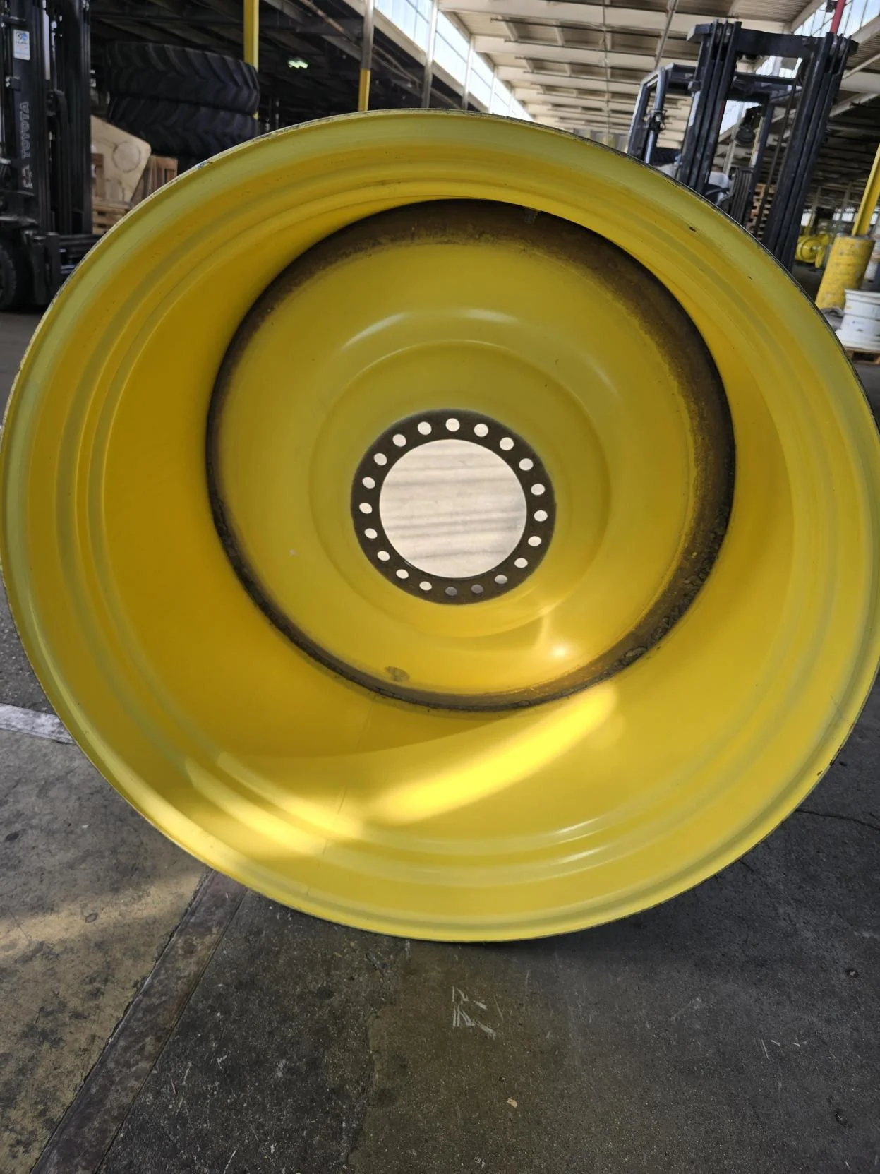 38 X 46 20-13.189-11.07-2.17INSET YELLOW WHEEL image 4