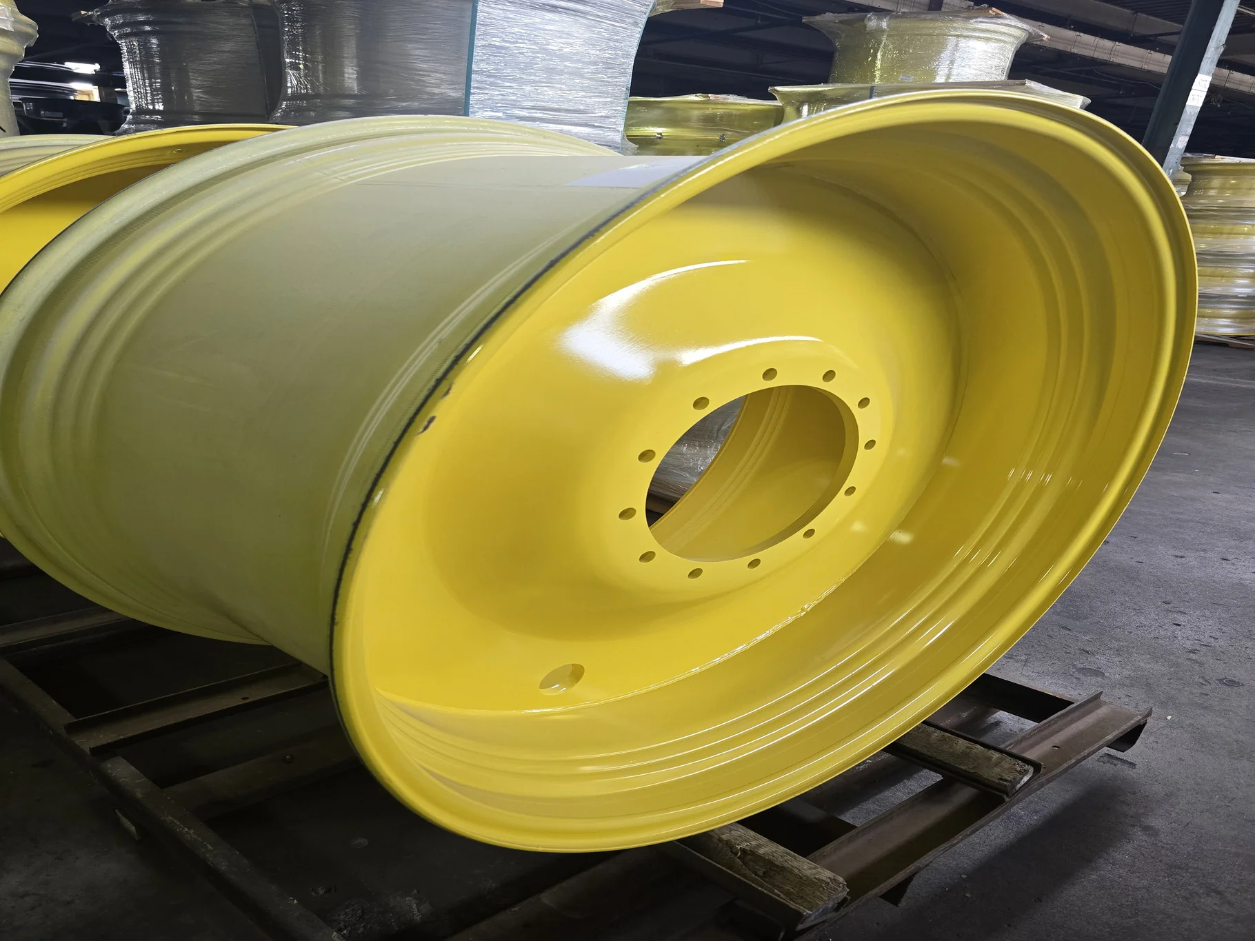 28 X 46 12-15.748-13.829 -7.37 OUT YELLOW WHEEL image 3