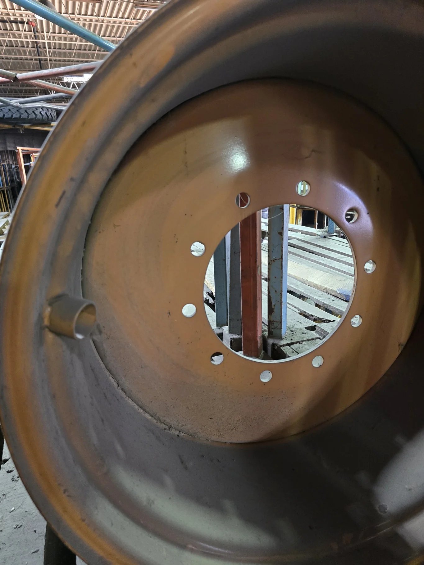 15 X 28 10-13.19-11.07 -2.0 CASE TAN WHEEL image 2