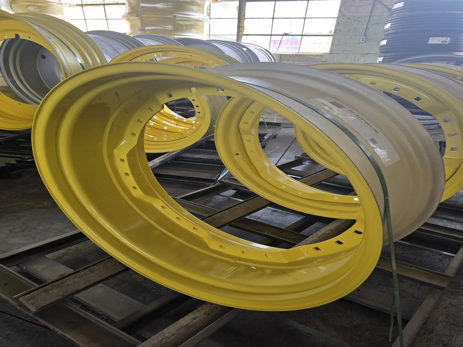 13 X 34 24-29.25 YELLOW WAFFLE WHEEL