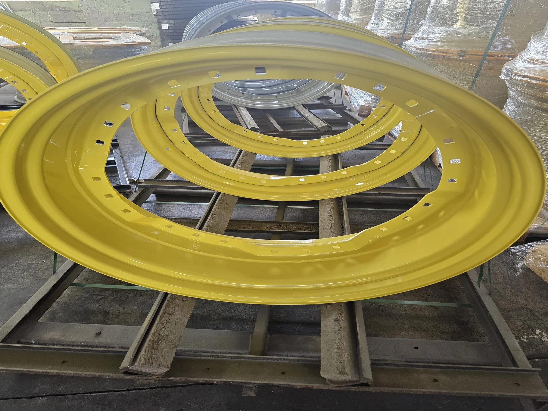 13 X 34 24-29.25 YELLOW WAFFLE WHEEL image 2
