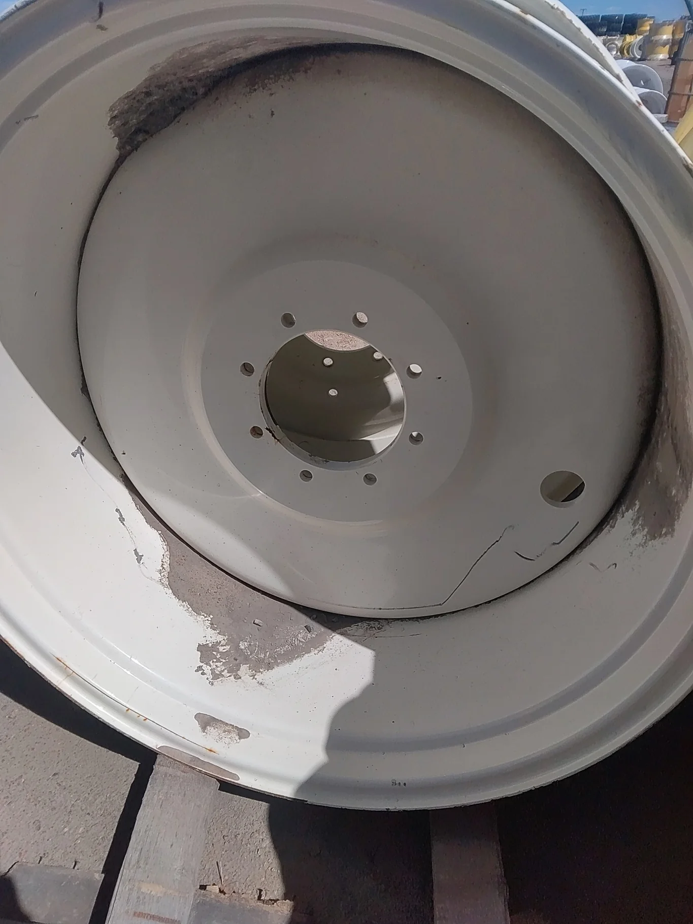 Take-Off 18 X 38 NH White 8 Bolt (.844) Sprayer Wheel (8-10.826-8.72) 1.5 Offset image 2