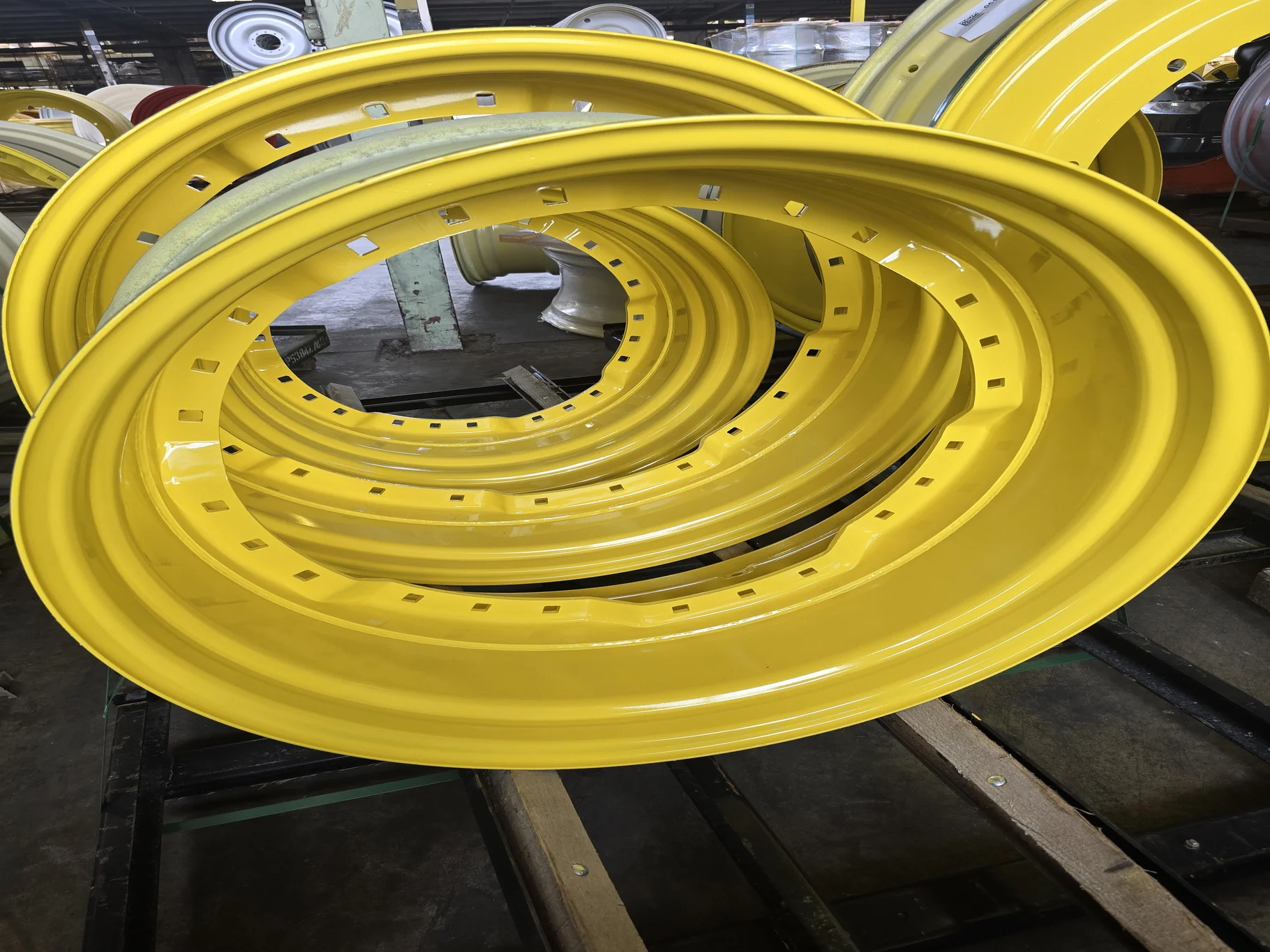 15 X 34 WAFFLE 24-29.250-4.91 3 BOLT YELLOW WHEEL image 2