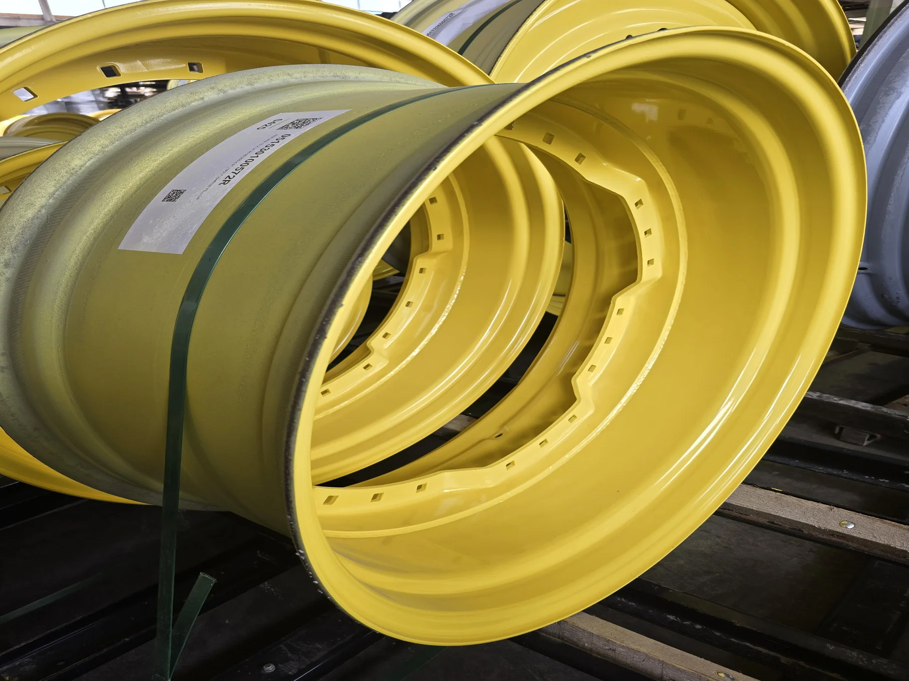 15 X 34 WAFFLE 24-29.250-4.91 3 BOLT YELLOW WHEEL image 3