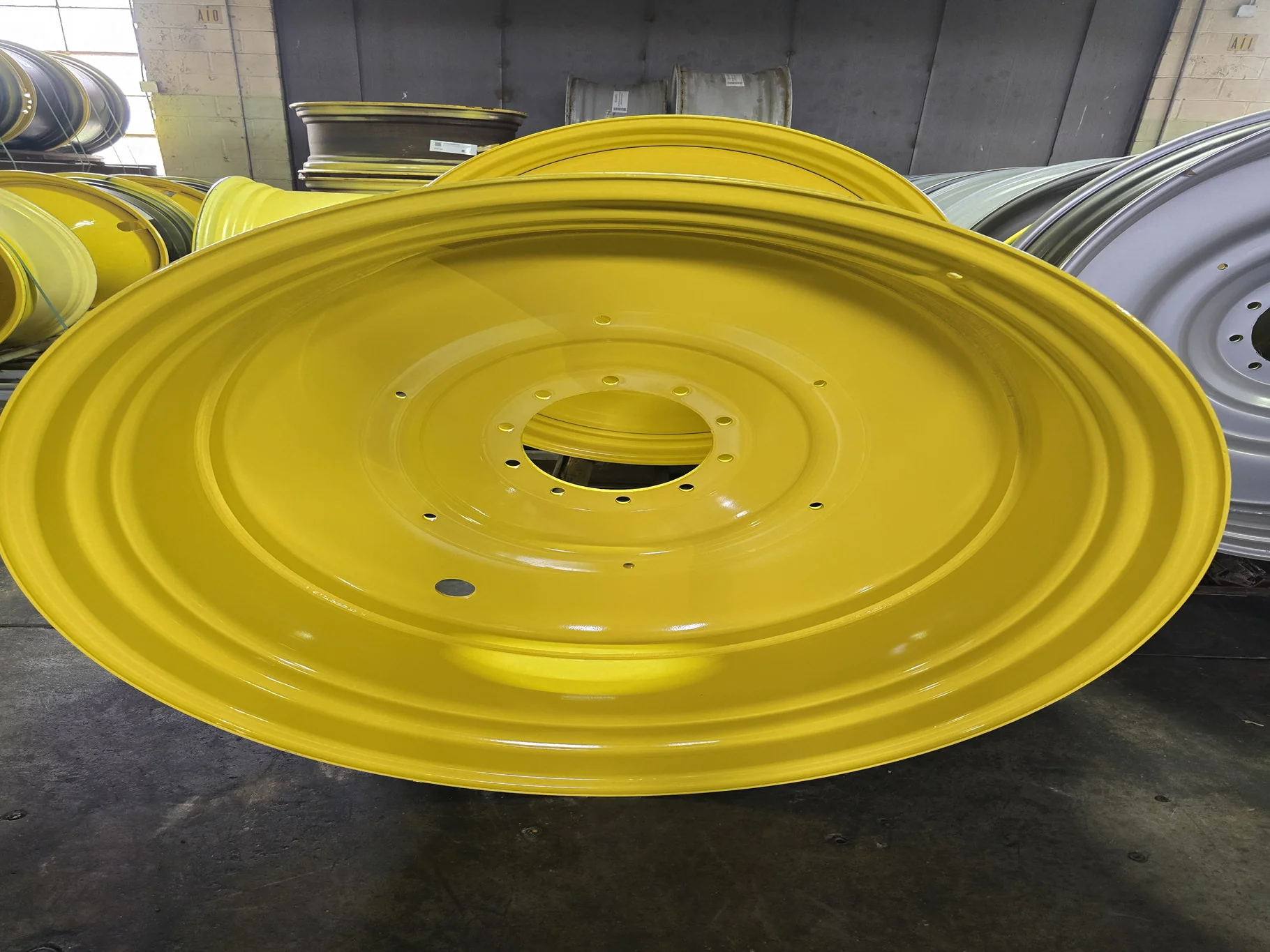 20 X 46 10-13.19-11.07 -11.34U DUAL YELLOW WHEEL