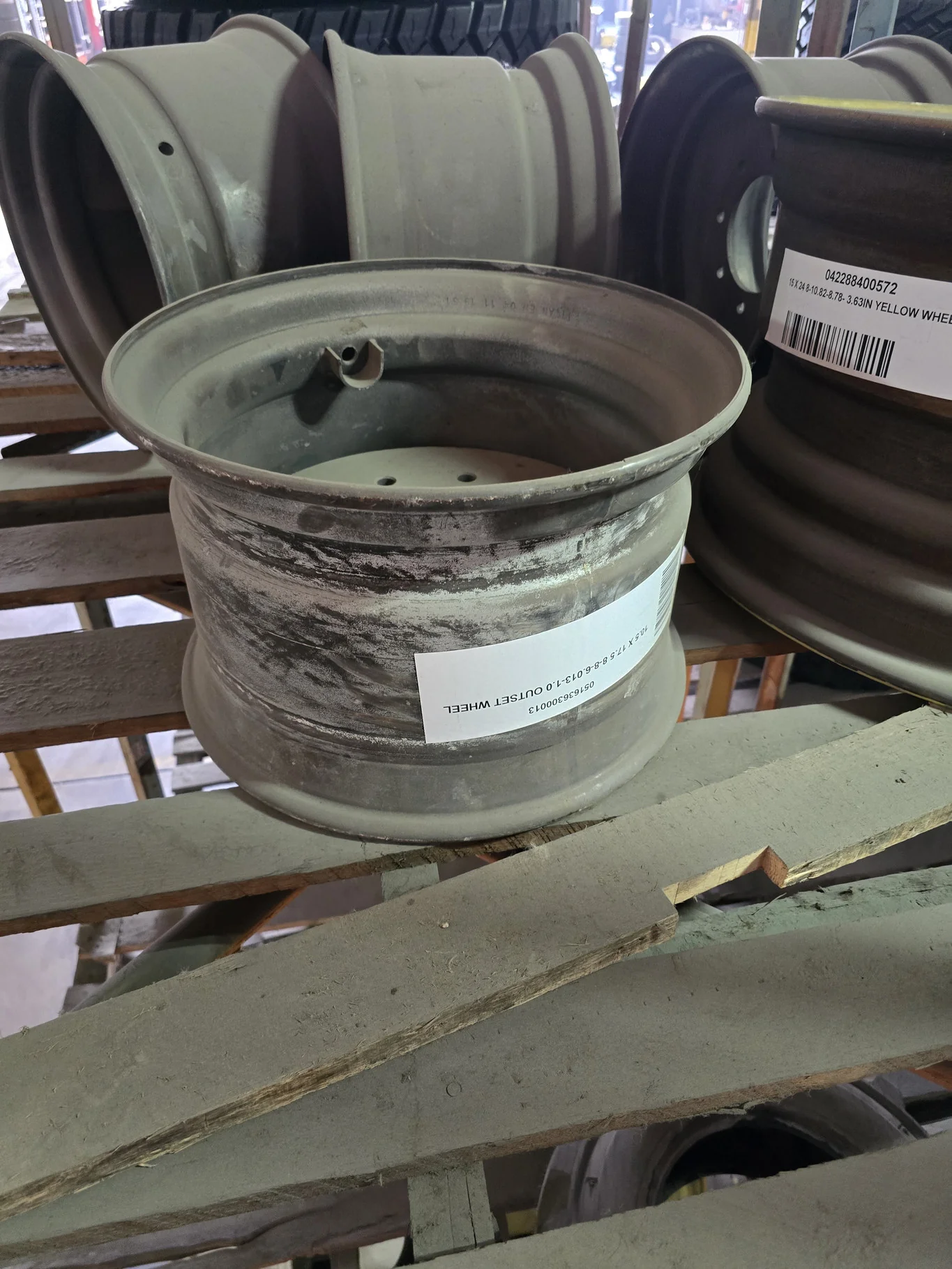 10.5 X 17.5 8-8-6.013-1.0 OUTSET WHEEL image 2