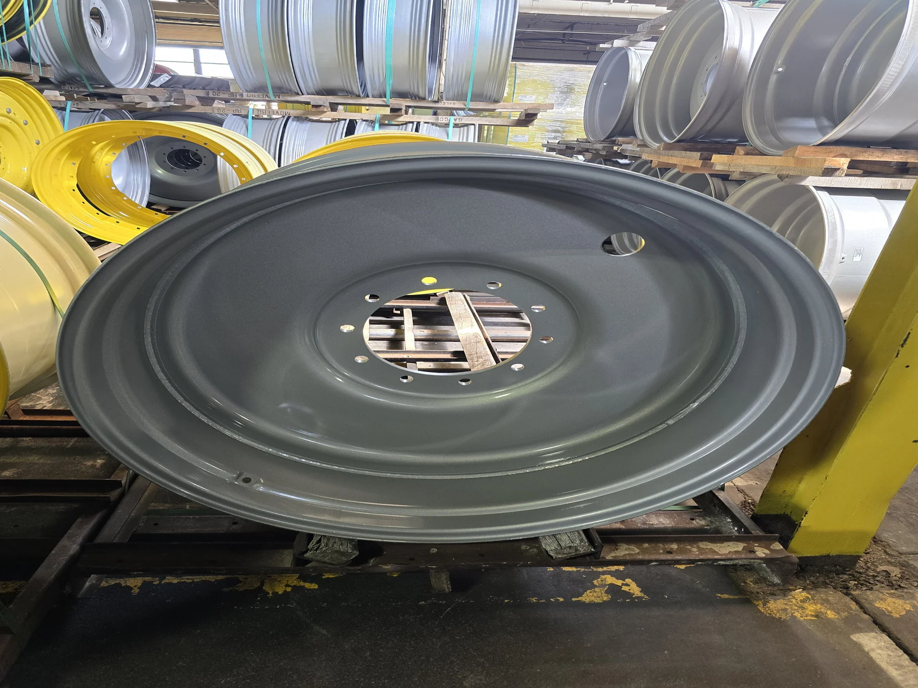18 X 38 10-13.19-11.07-2.62 OUT SILVER SPRAYER WHEEL