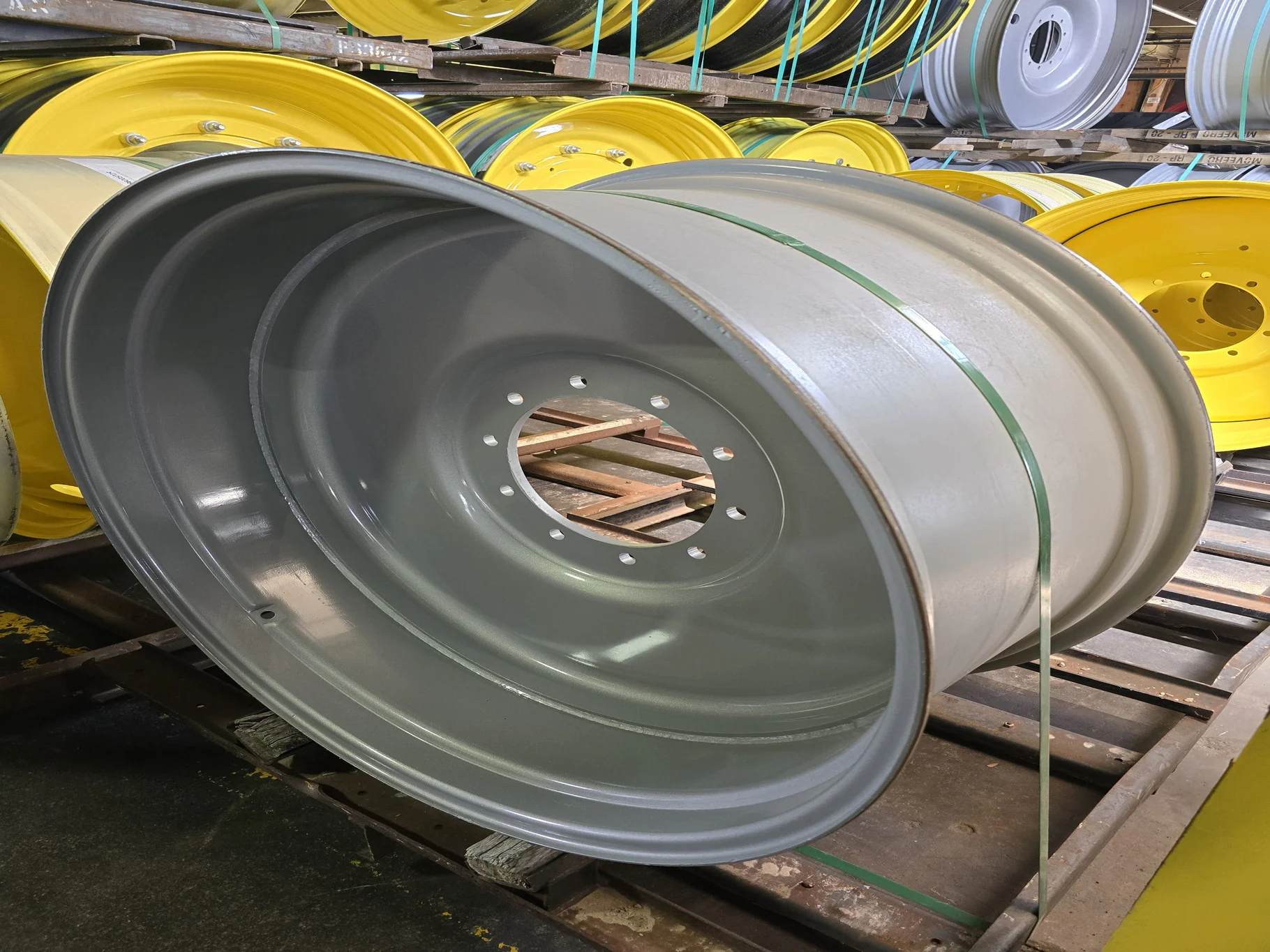 18 X 38 10-13.19-11.07-2.62 OUT SILVER SPRAYER WHEEL image 2