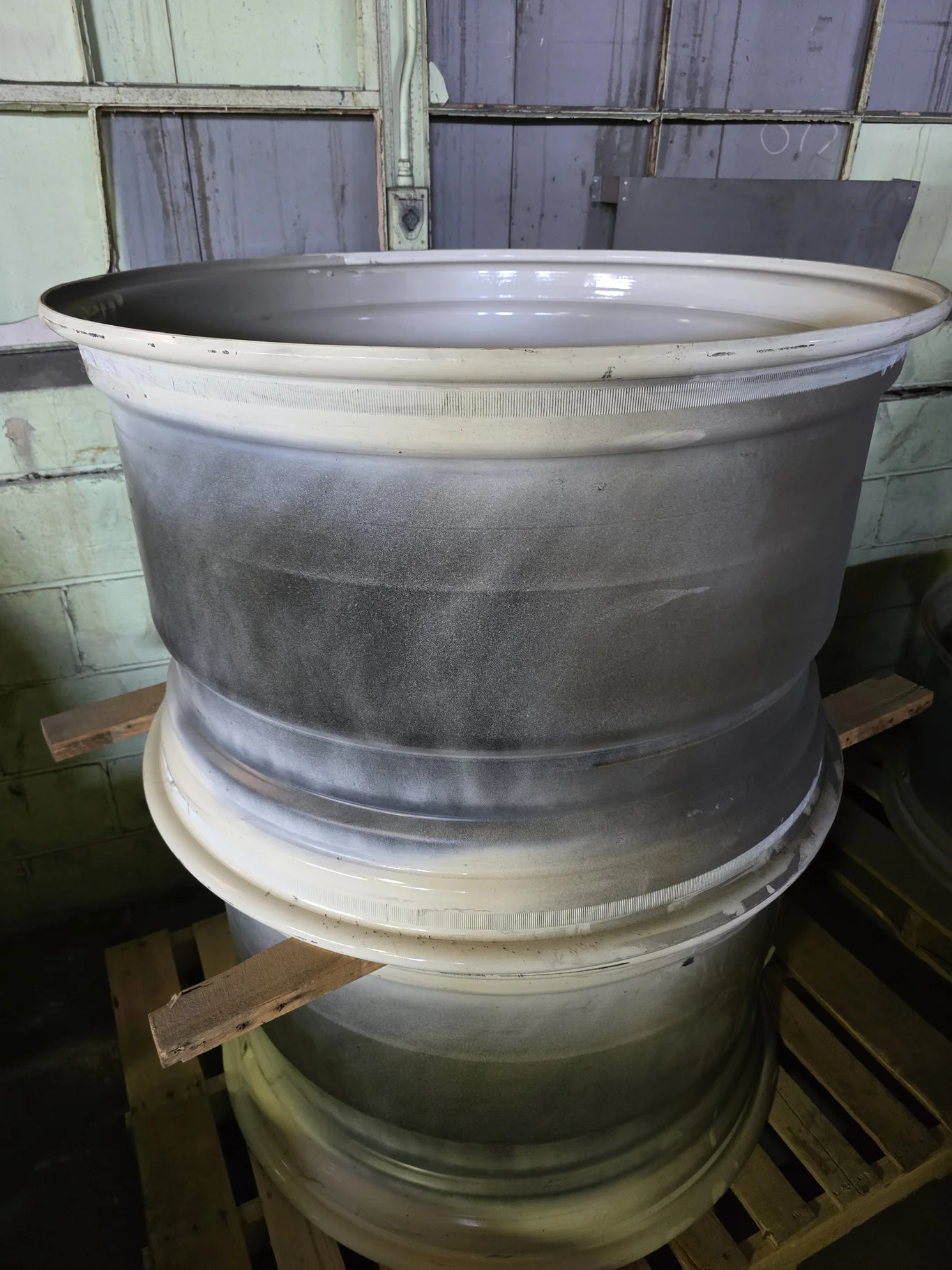 23 X 38 8-10.82-8.78 -.50IN WHITE WHEEL image 2