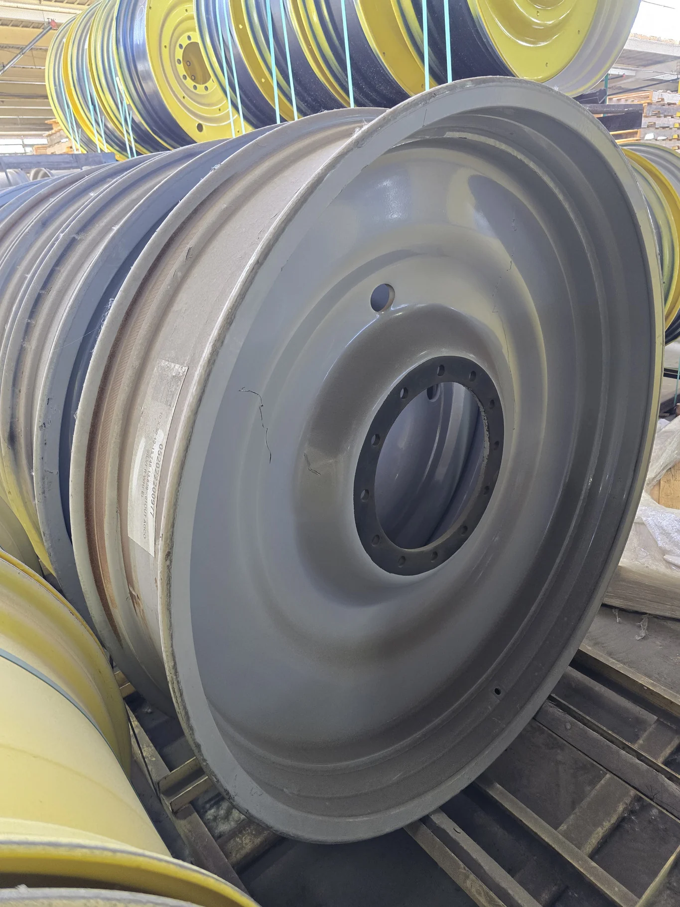 10 X 50 12-15.748-13.829 -.01OUT AGCO SILVER WHEEL image 2