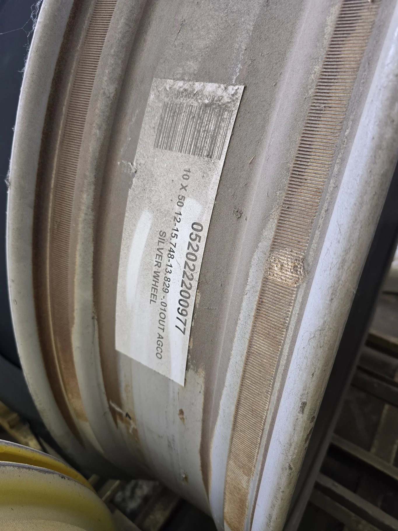 10 X 50 12-15.748-13.829 -.01OUT AGCO SILVER WHEEL image 3
