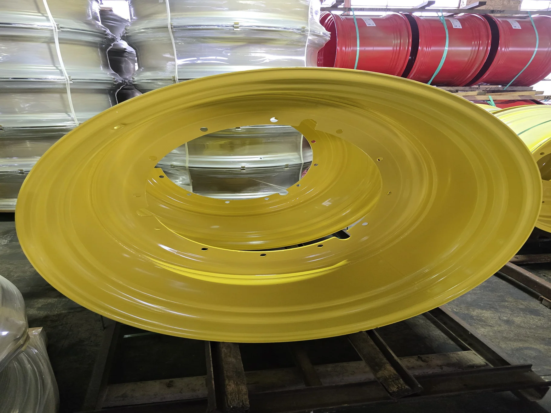25 X 46 12-32.047-30.07-4.92 OUTSET RIM & RAIL YELLOW WHEEL image 2