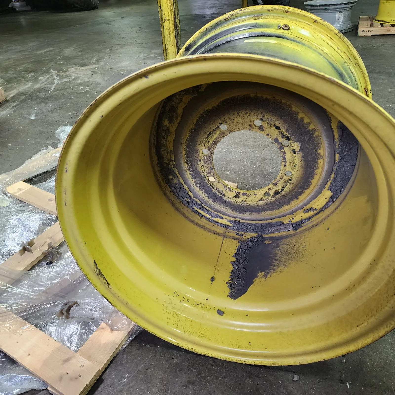 Take-Off 30 X 30 8-10.82-8.78-1.00 INSET JD Yellow Wheel image 2
