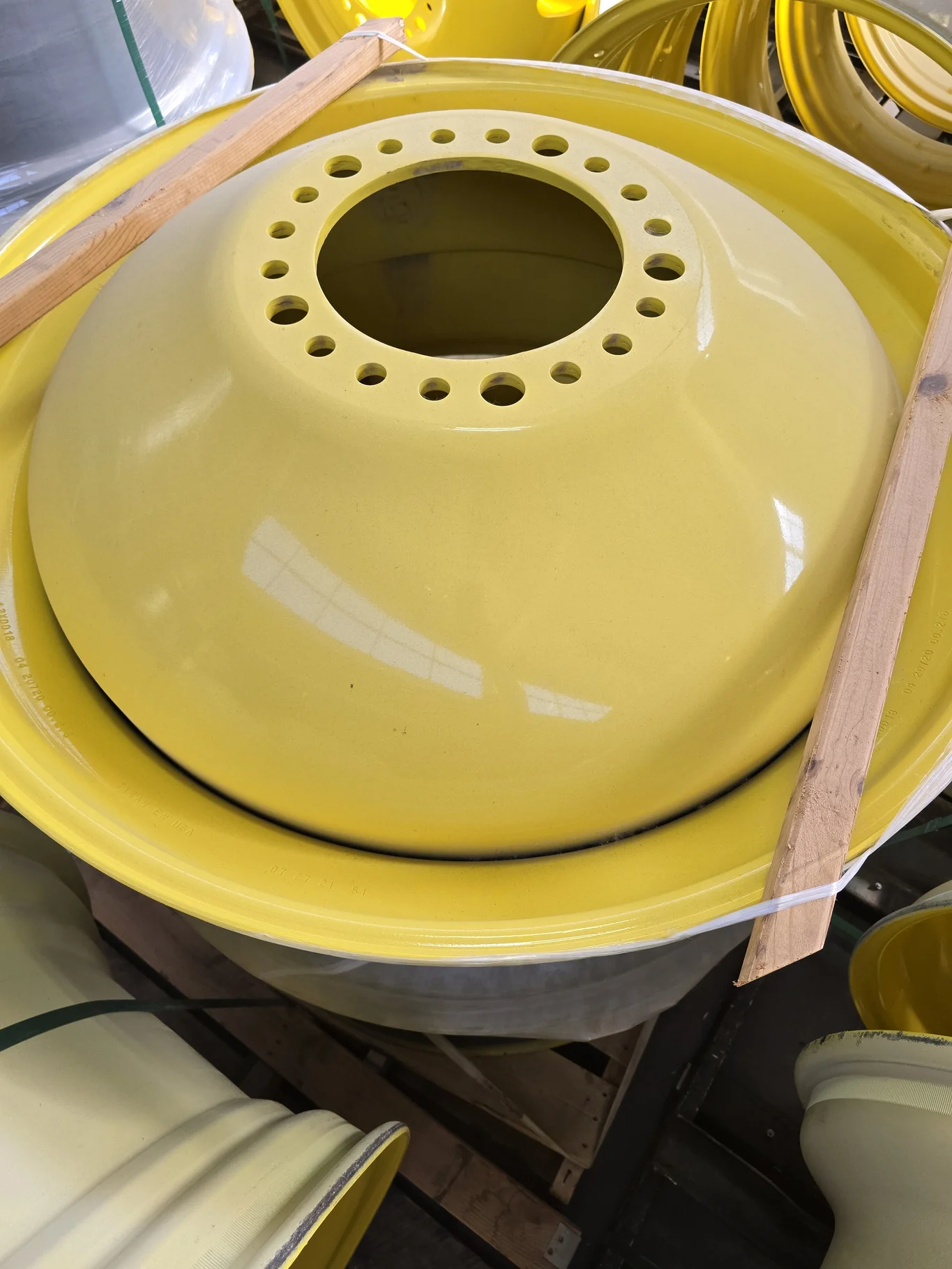 18 X 42 20-13.187-10.5-15.00 (OUTSIDE) DOLLY DUAL YELLOW WHEEL image 2