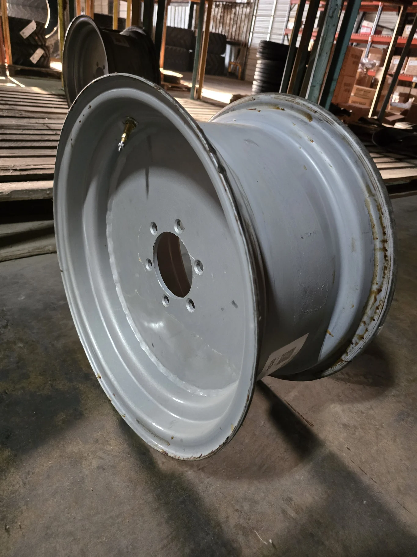 11 X 20 6-6-4.62 -8.00BS SILVER WHEEL image 3