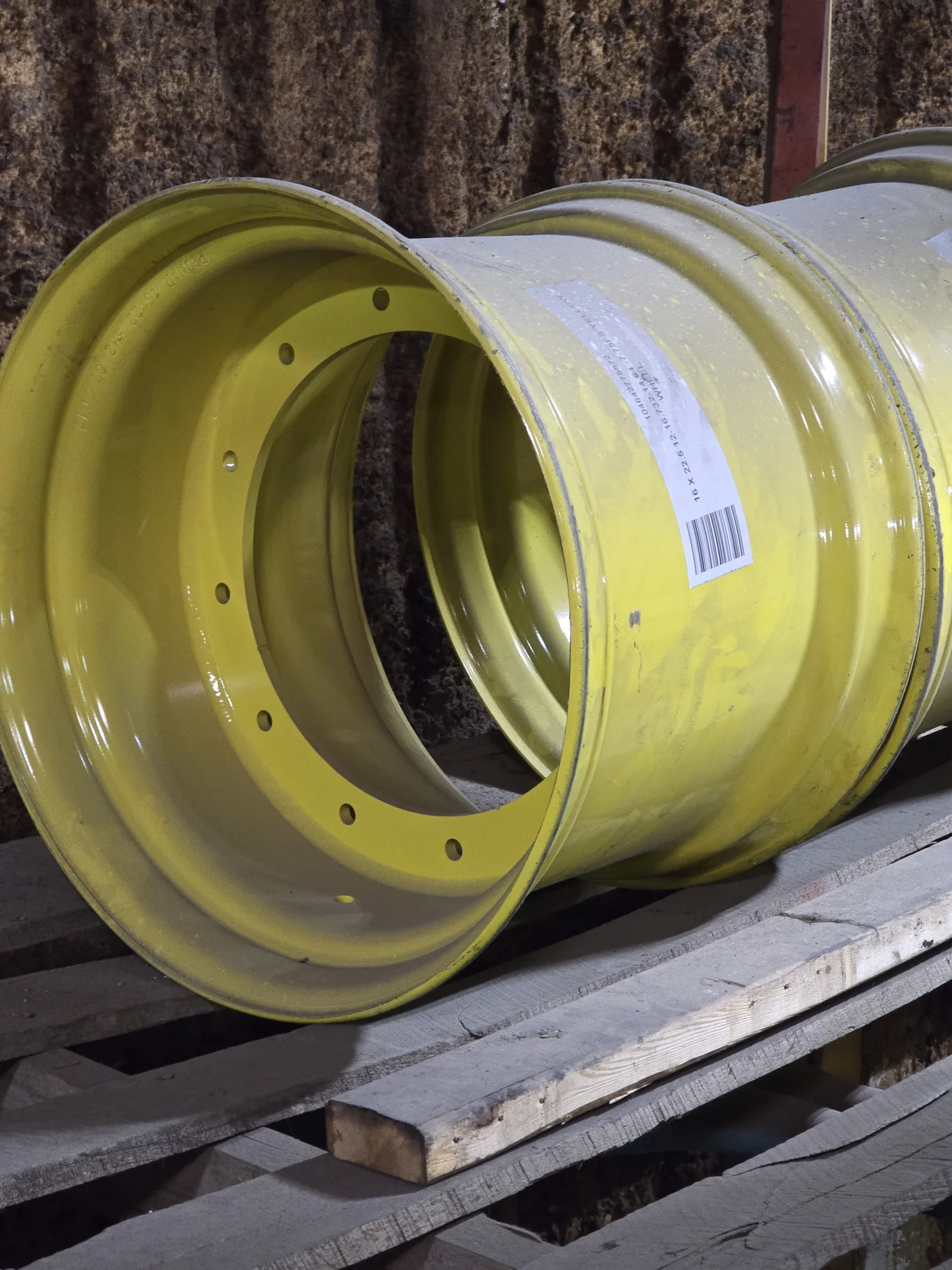 16 X 22.5 12-16.732-14.64 -7.75FS YELLOW WHEEL image 3