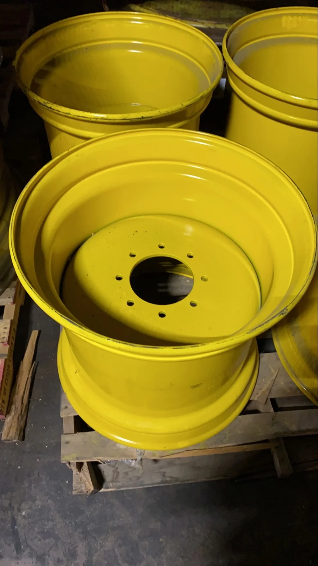 20 x 22.5 8-8-6.0 - 3.0 OUTSET YELLOW