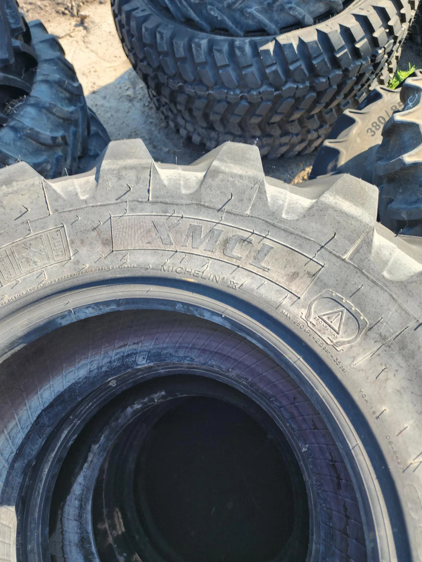 340/80R18 143A8/143B MICHELIN IND XMCL TL R-4 image 2