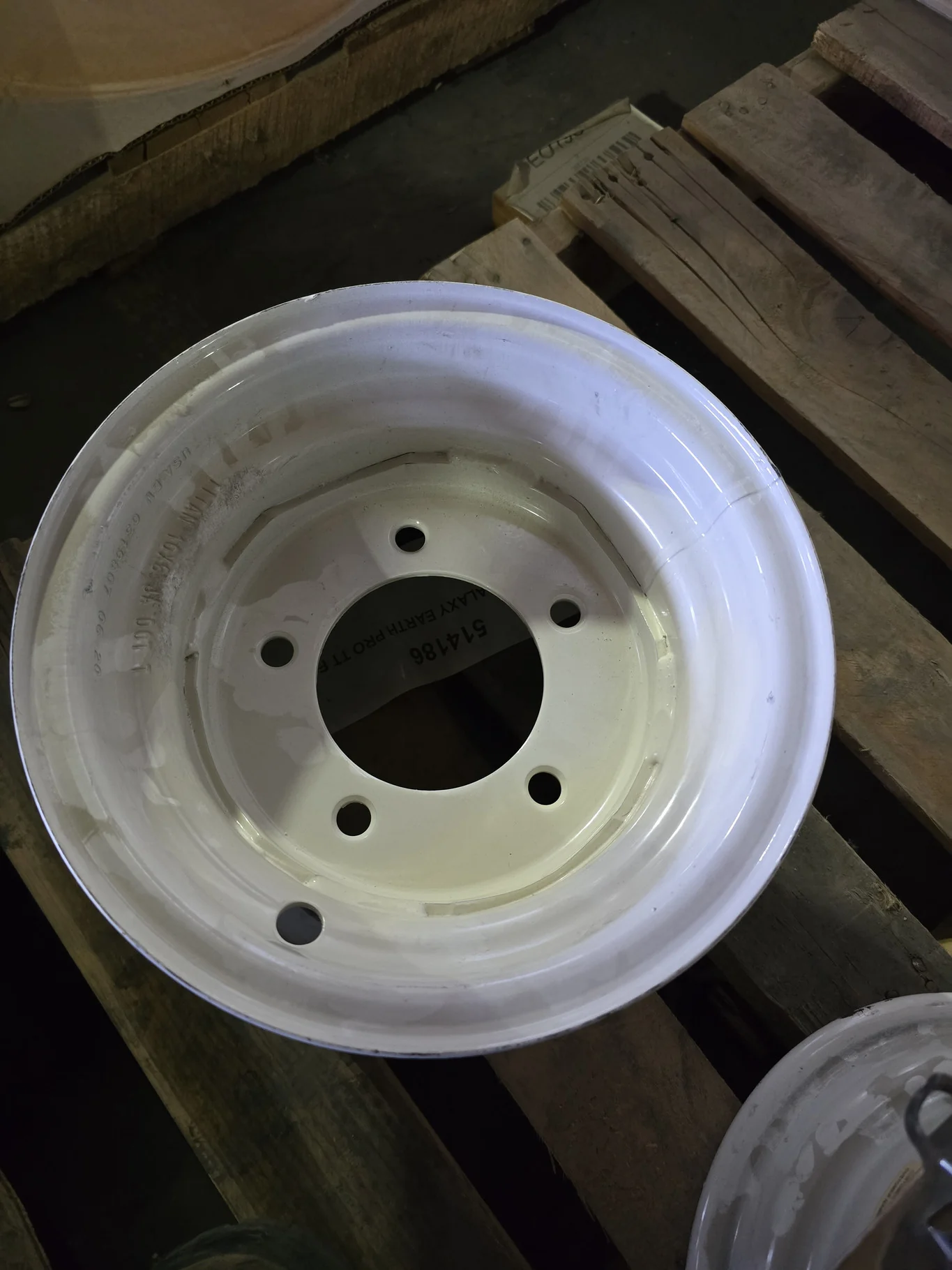 6 X 10 5-5.50 AG IMPLEMENT OFF-CLOVE WHITE WHEEL