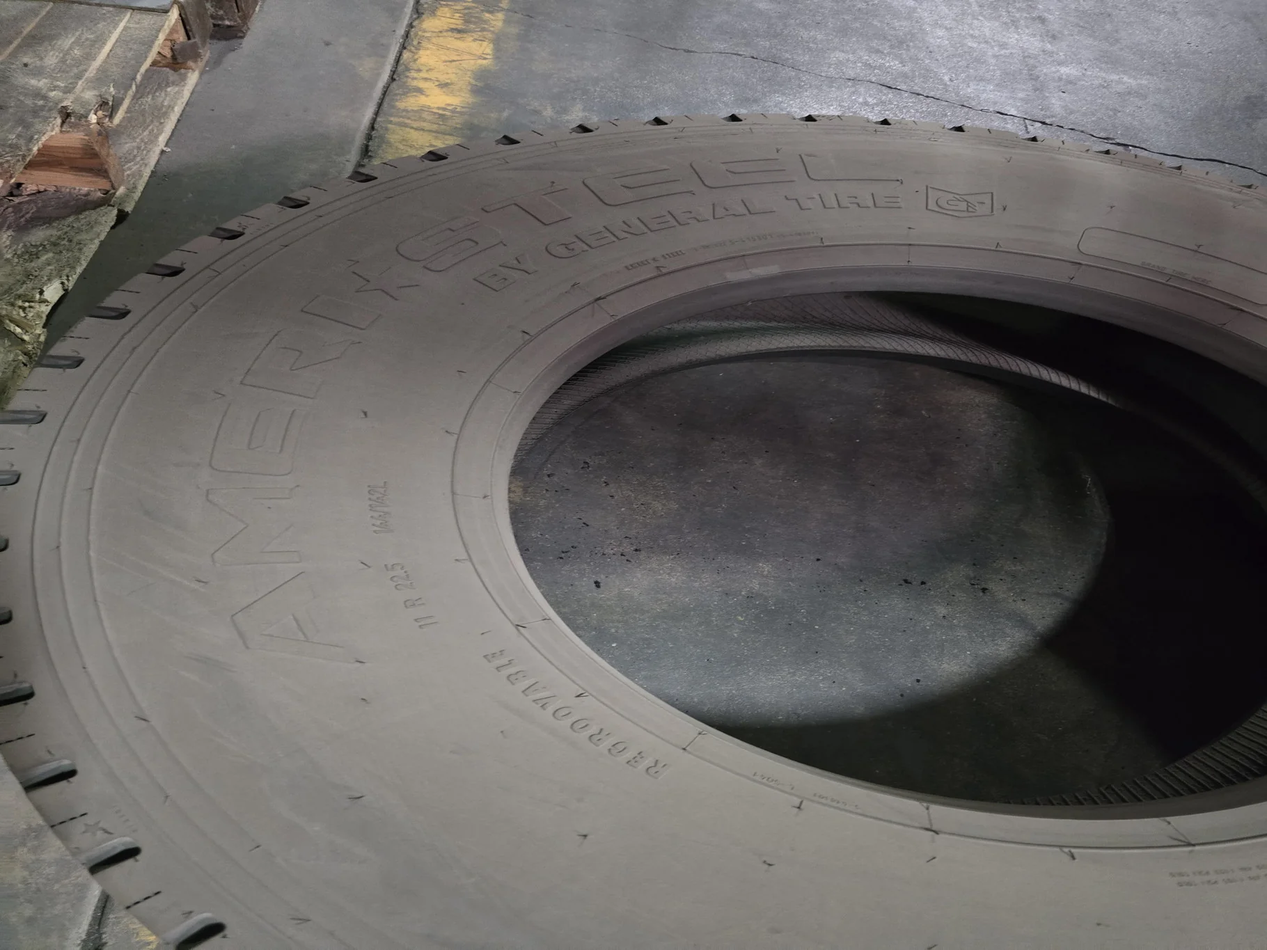 11R22.5 AMERISTEEL SECTION REPAIR CFI STK RECONDITIONED image 2