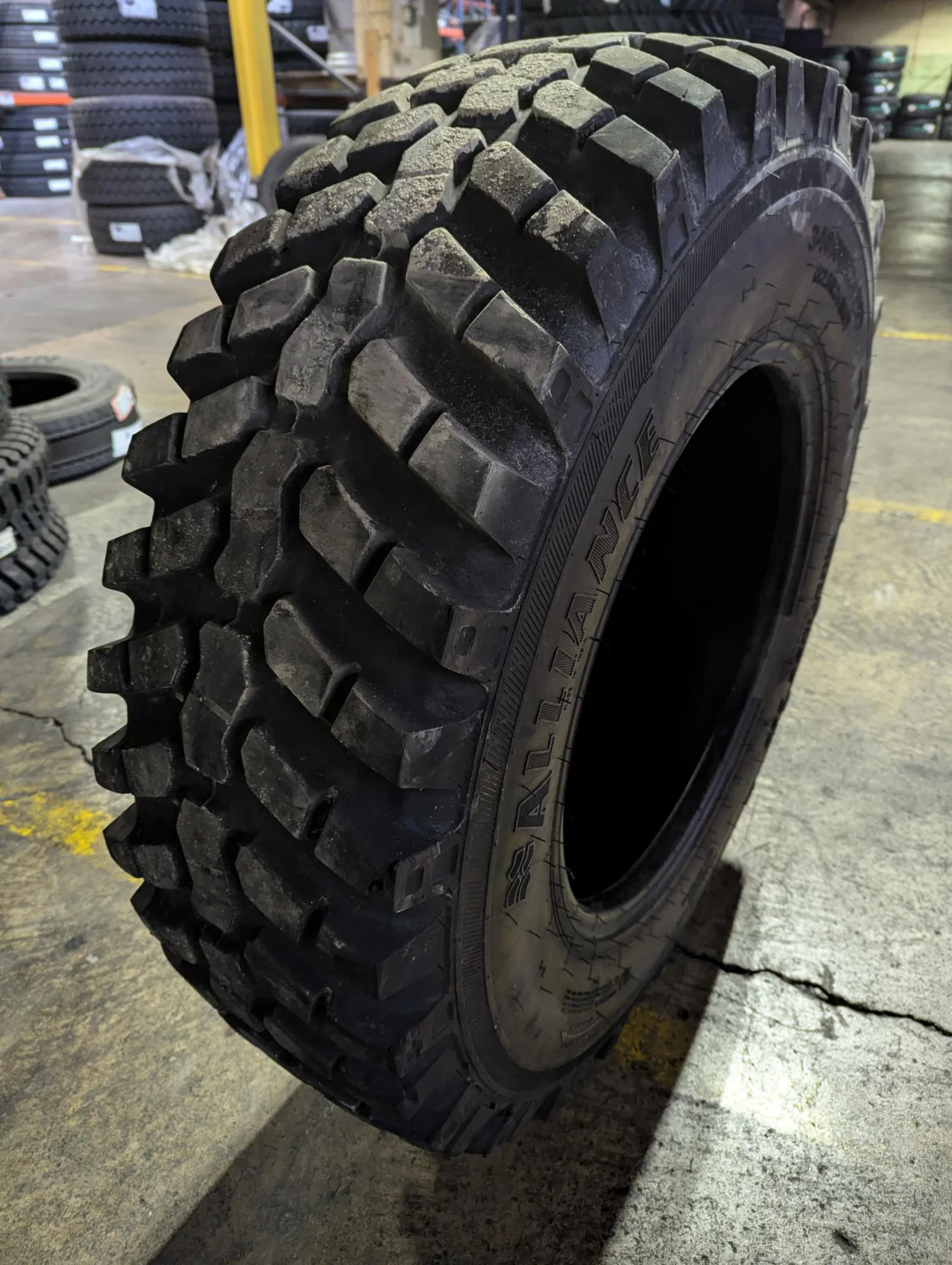 340/80R24 140A8/135D Alliance 550 Multi-Use TL image 3