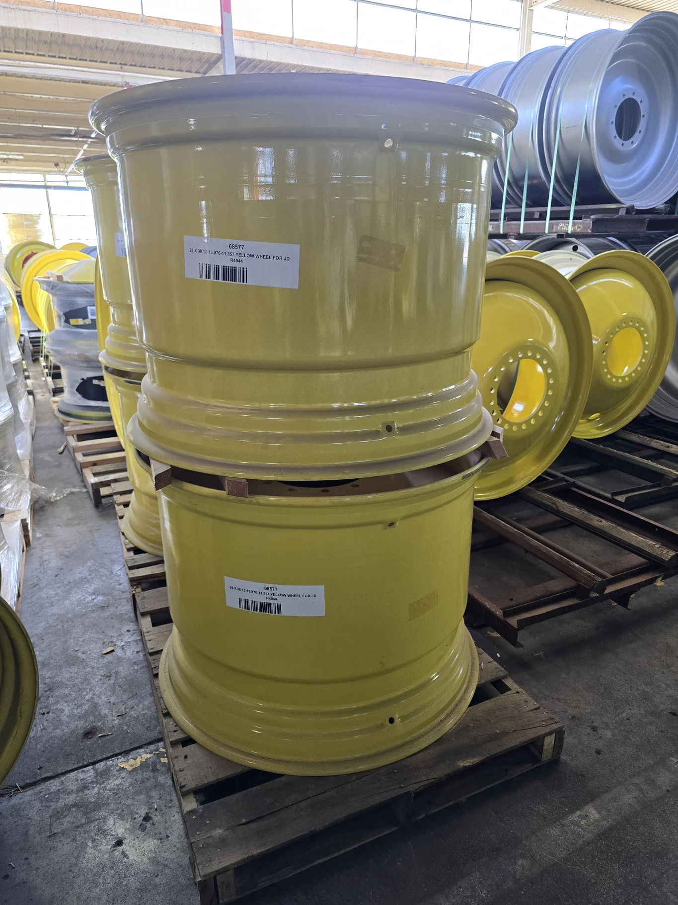 28 X 38 12-13.976-11.857 -5.0BS YELLOW WHEEL image 2