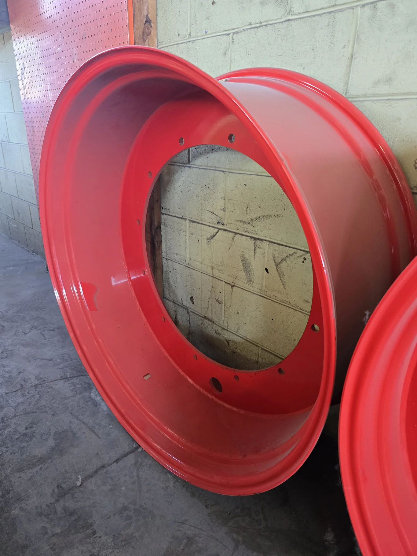 16 X 42 12-30.375-28.44-11.5 BS STUB DISC FENDT RED WHEEL image 2
