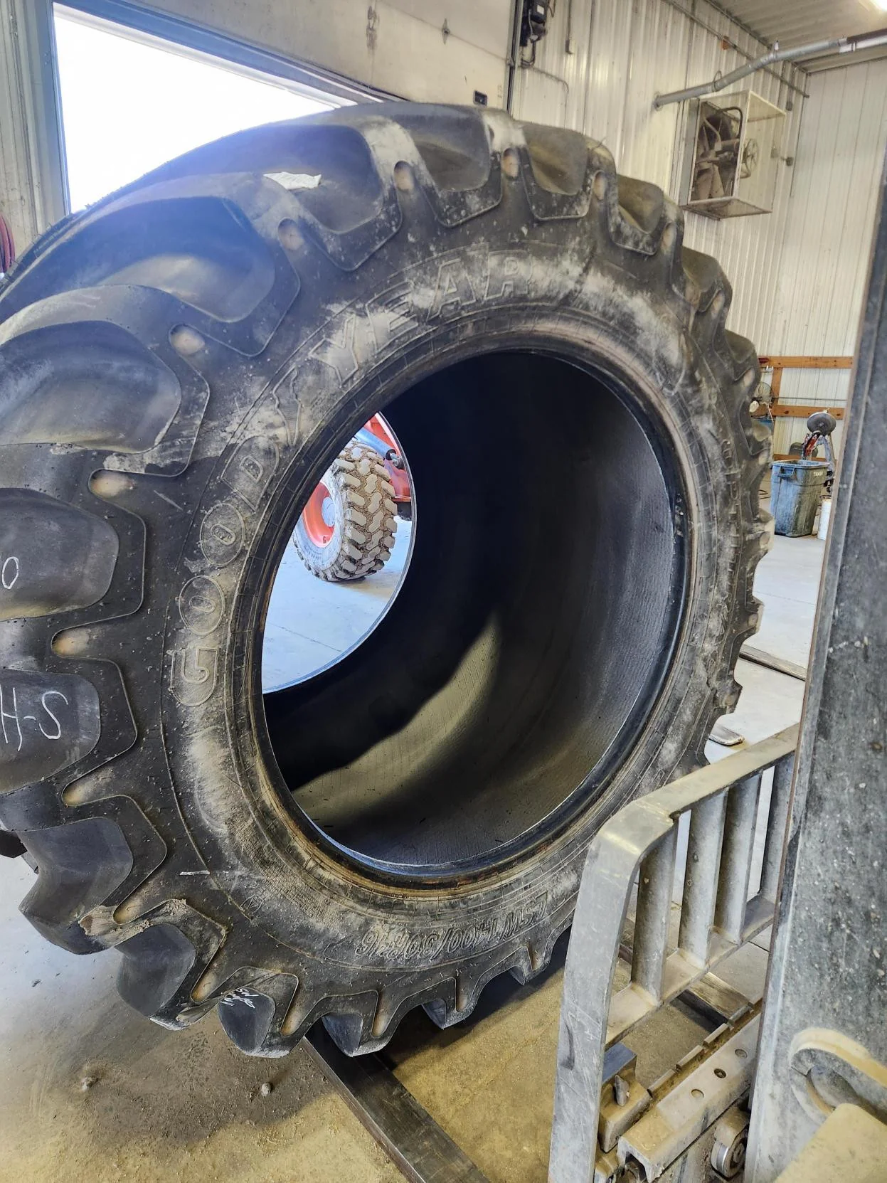 Used LSW 1400/30R46 201D GOODYEAR OPTITRAC TL R-1W image 4