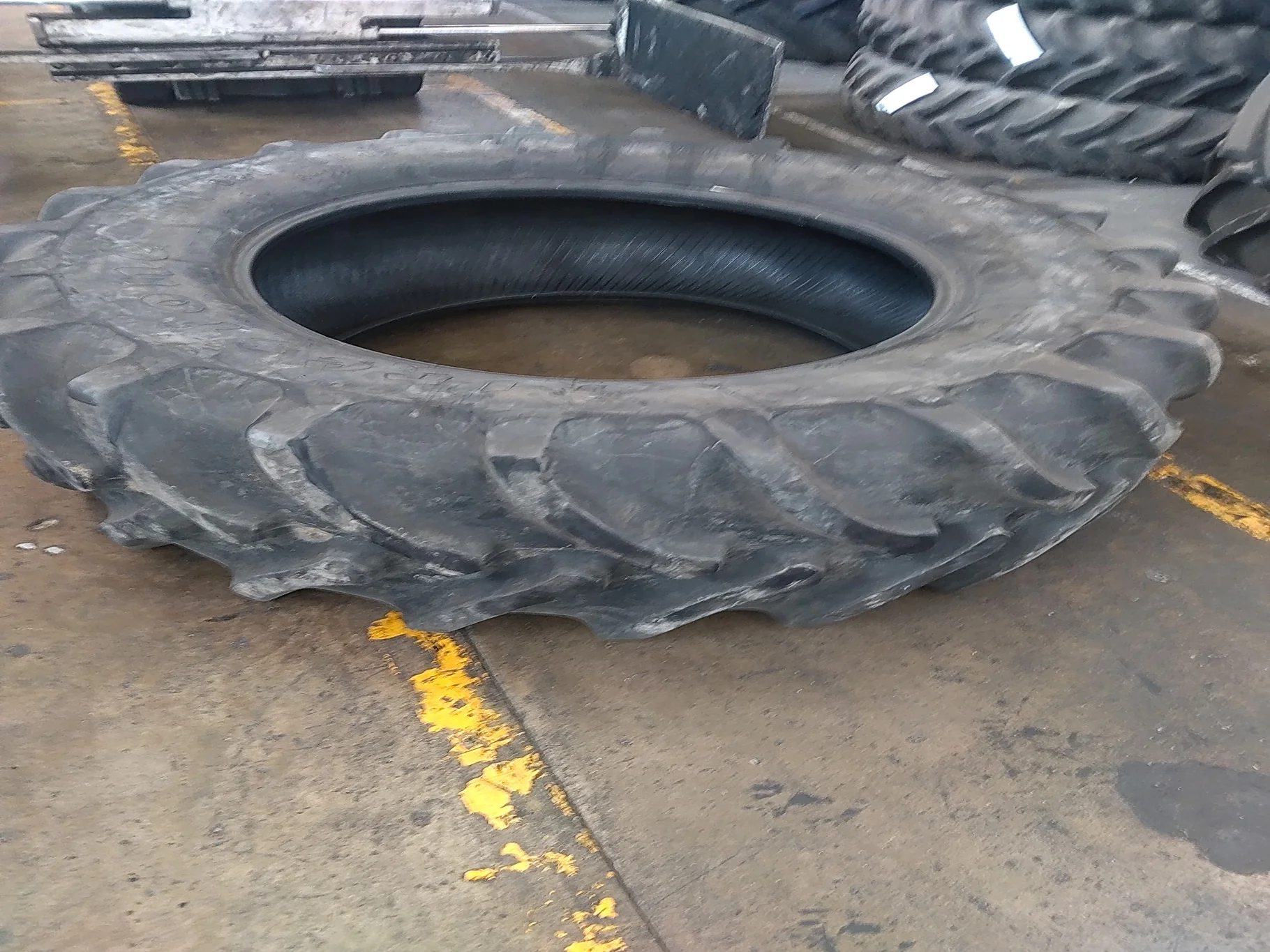 18 X 38 10-13.19-11.07 Titan Dual Case Silver Wheel RECONDITIONED image 5