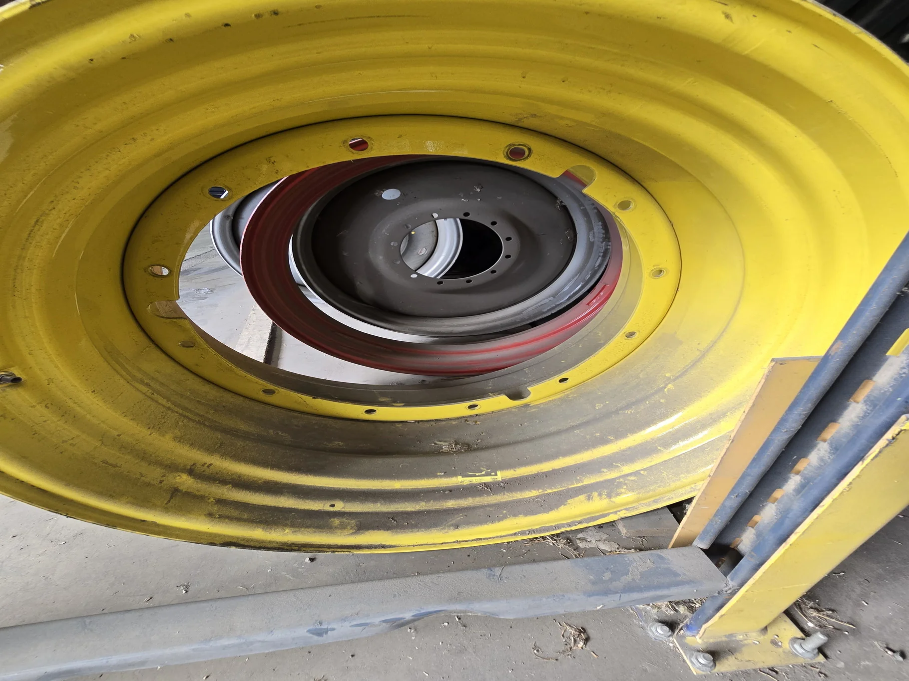 Take-Off 25 X 38 12-32.047-30.078-2.81 YELLOW WHEEL image 3