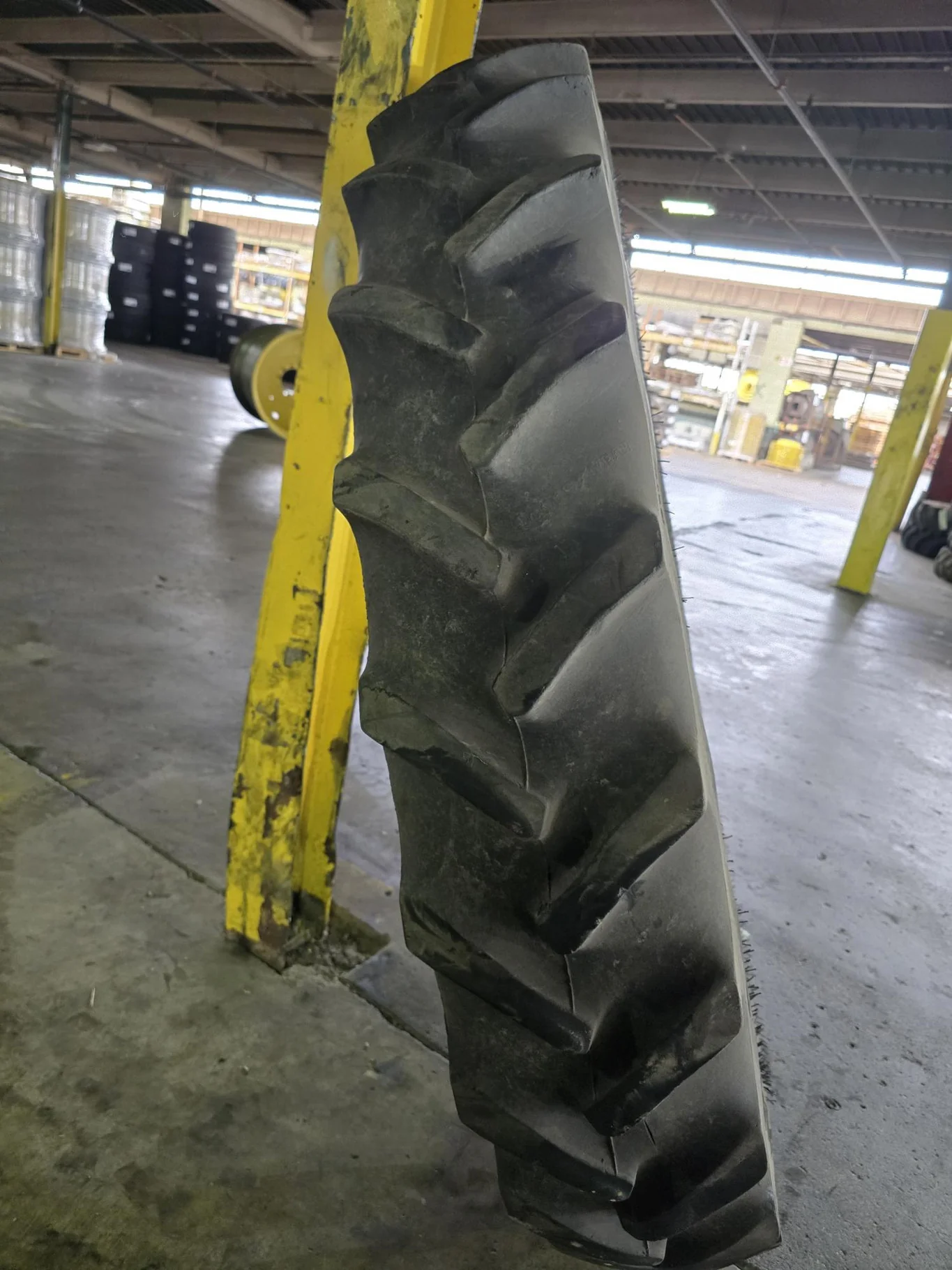 Used 320/90R54 149A8 Goodyear Super Traction DT800 TL R-1W 70-75% image 3