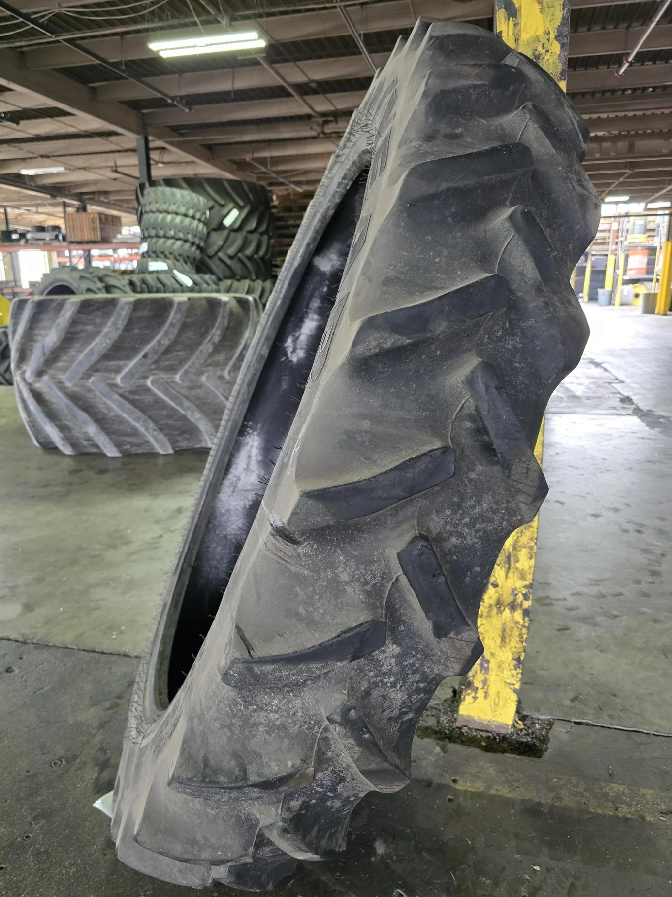 Used 320/90R54 149A8 Goodyear Super Traction DT800 TL R-1W 70-75% image 4