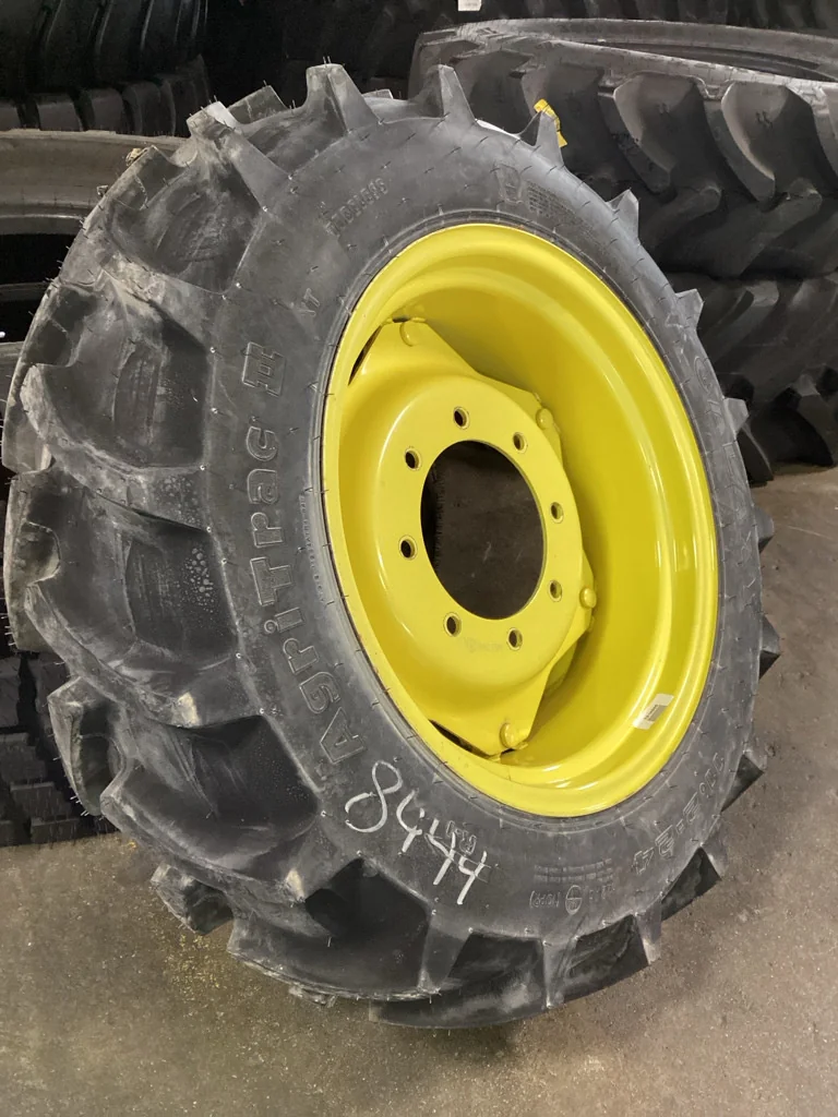 Take-Off 11.2-24/10 122A6 Galaxy Agritrac II R-1 TL 95-100% On 10 x 24 8-10.82-8.78 Wheel w/ Disc image 2