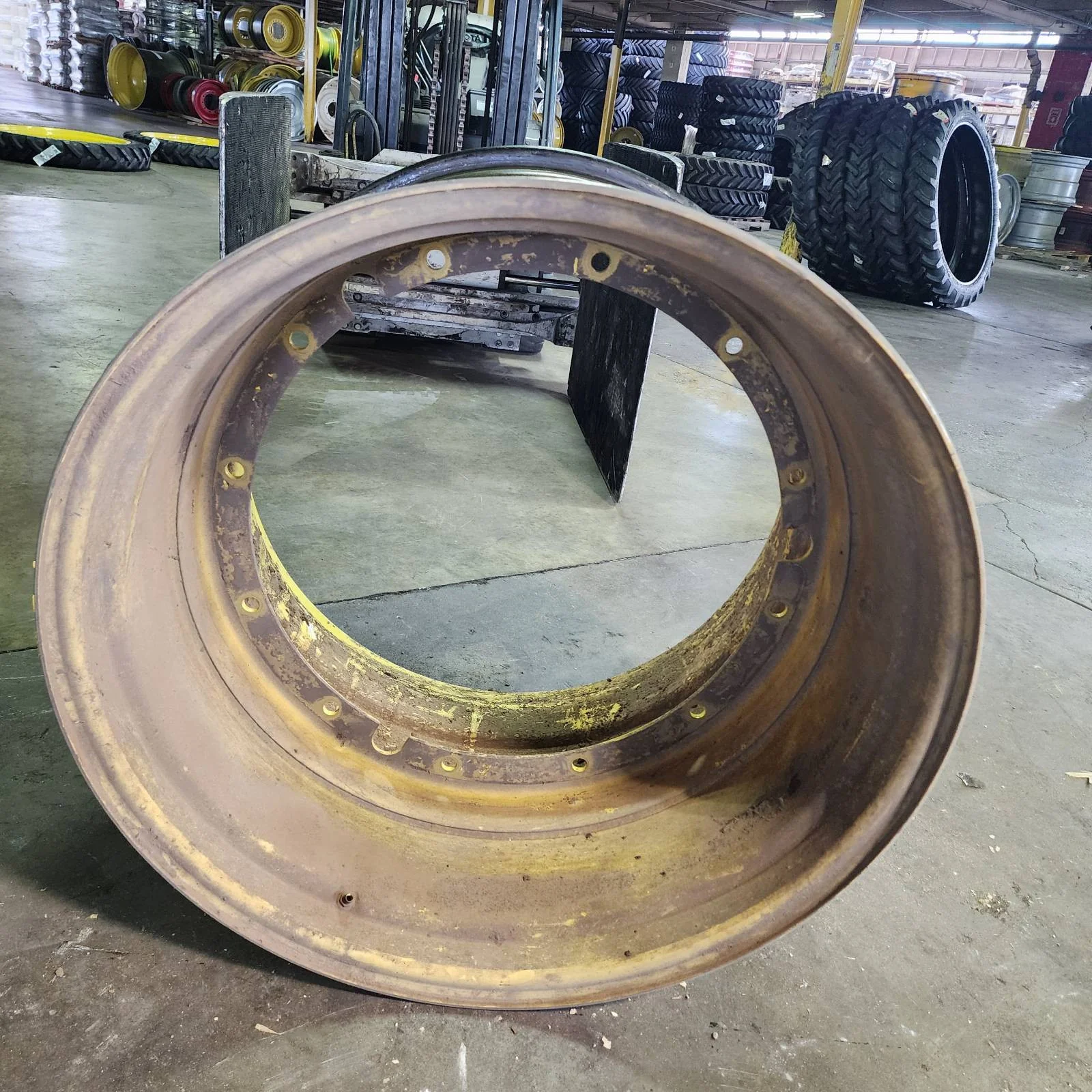 Used 27 X 38 12-32.047-30.078 Titan Rim & Rail Yellow Wheel image 2