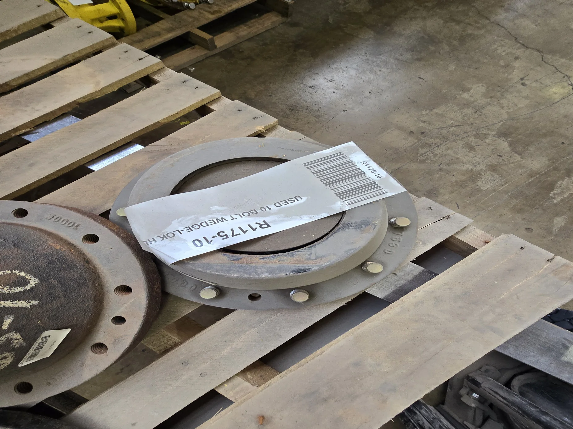 USED Hub 10 BOLT WEDGE-LOK image 2