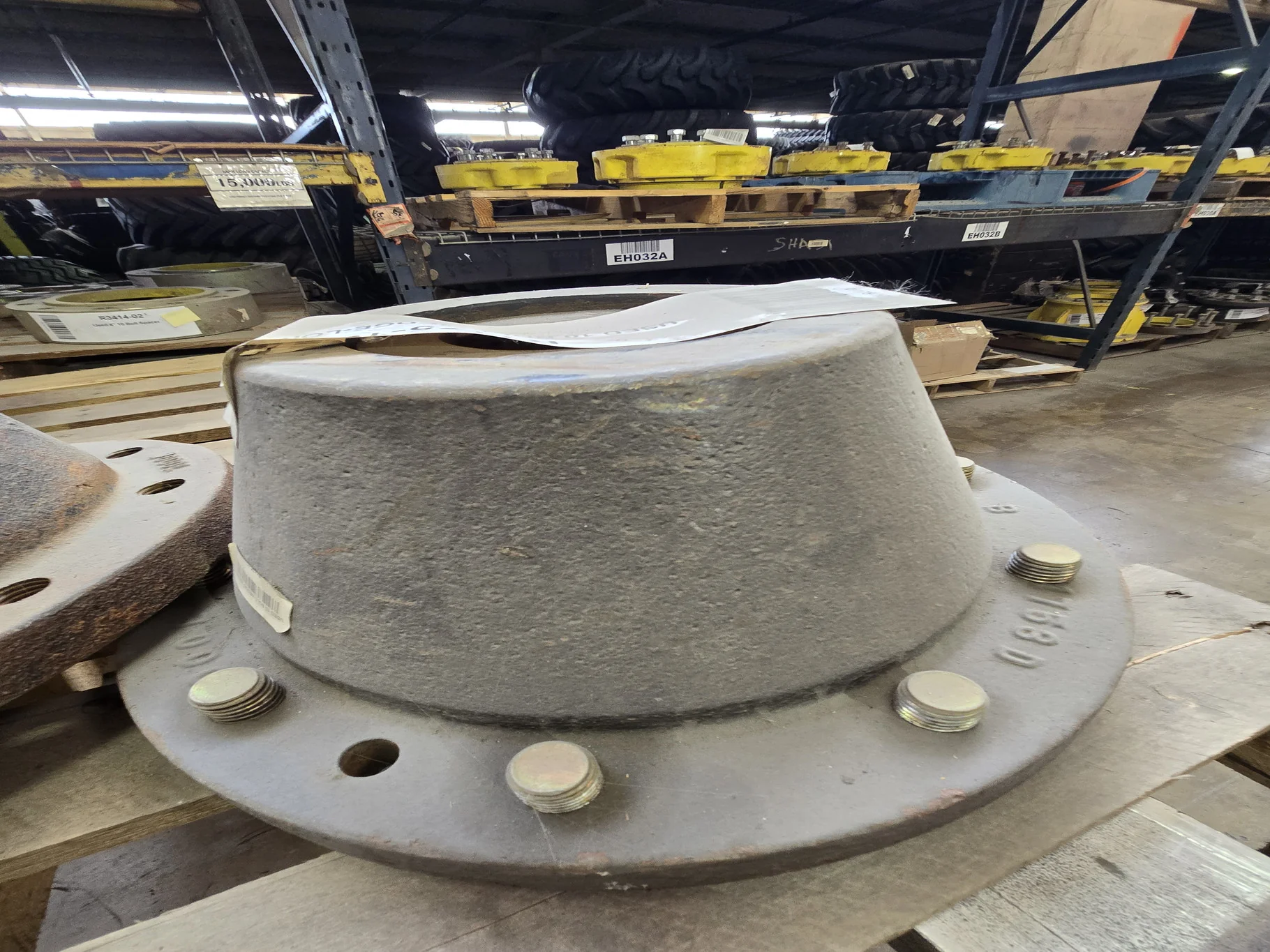 USED Hub 10 BOLT WEDGE-LOK image 3