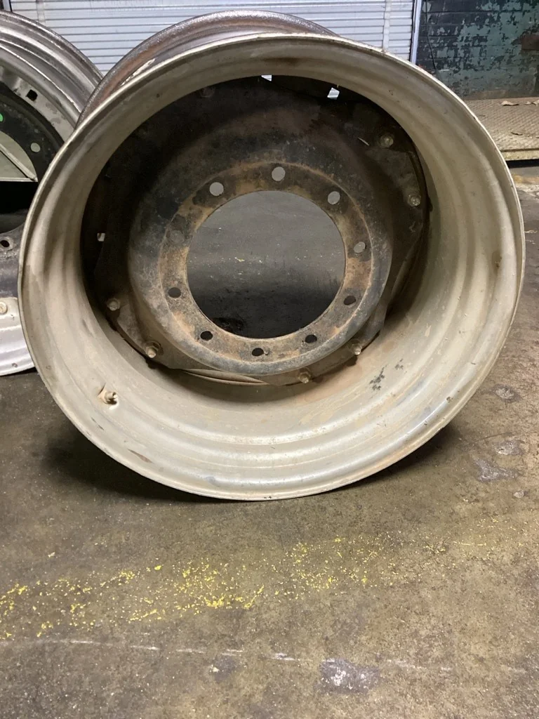 Used 18 x 28 CIH Silver Titan Waffle 2 Bolt Wheel/Disc 10-13.19-11.07