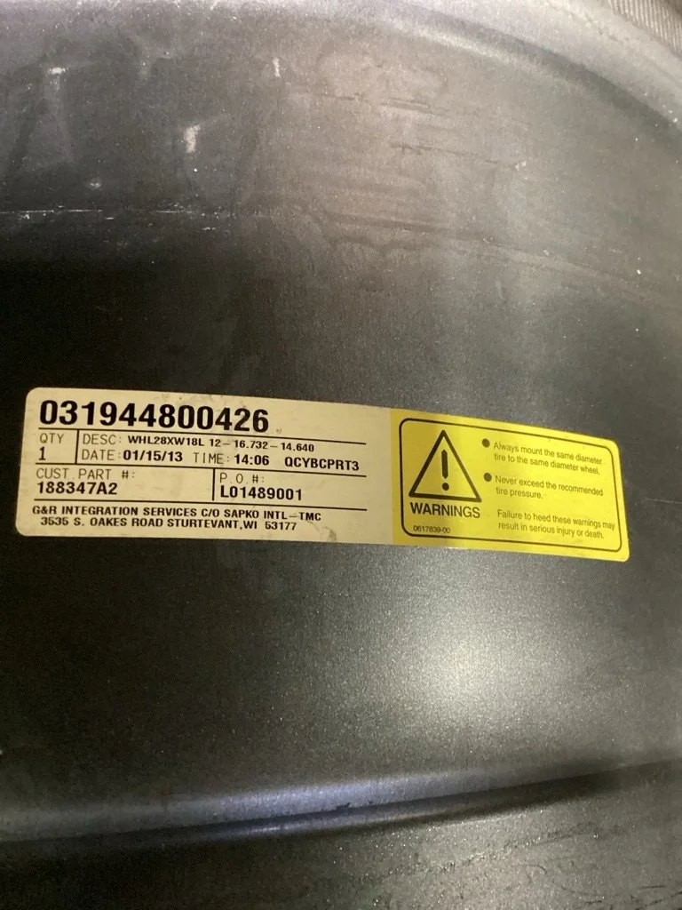 Used 18 x 28 CIH Silver Titan Waffle 2 Bolt Wheel/Disc 10-13.19-11.07 image 2