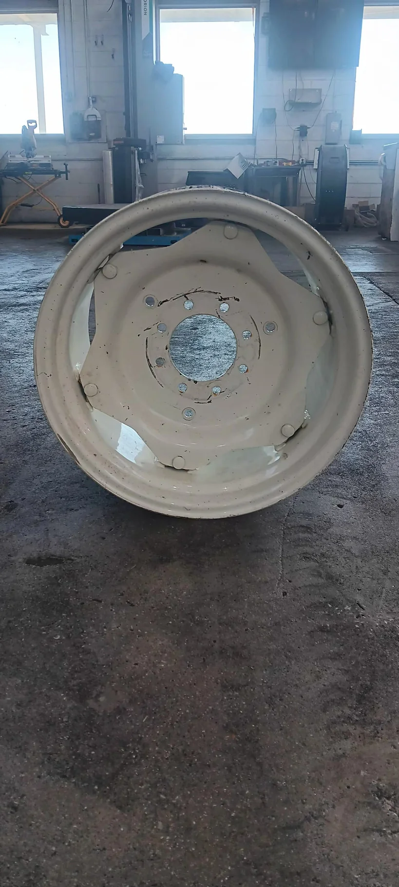 Used 16 x 24 8-8-5.94 6 Clamp NH White Wheel