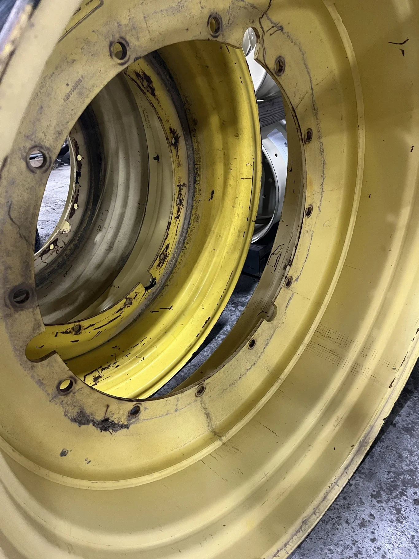 Used 21 x 46 12-32.047-30.078 Rim & Rail Yellow Wheel image 5
