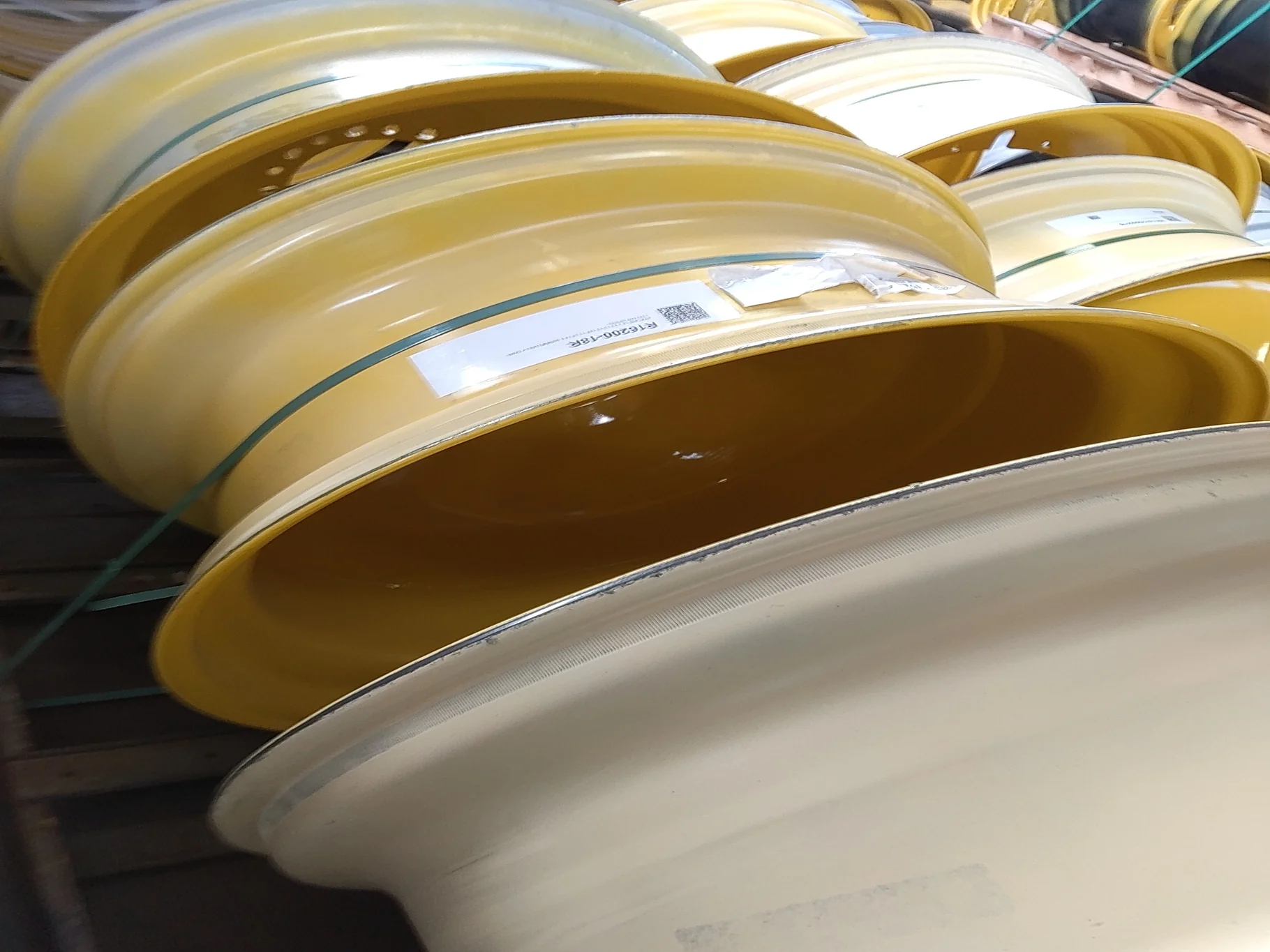 18 X 42 10-13.187-11.07-14.4 (INSIDE) DOLLY DUAL YELLOW WHEEL RECONDITIONED image 4