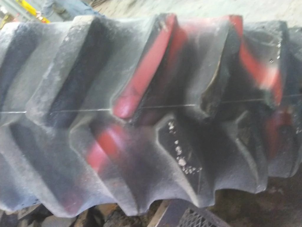 Used 520/85R34 164A8 Firestone RAT 23 TL R-1 80-85% On 18 X 34 12-16.732-14.640 Waffle 3B Wheel/Disc image 2