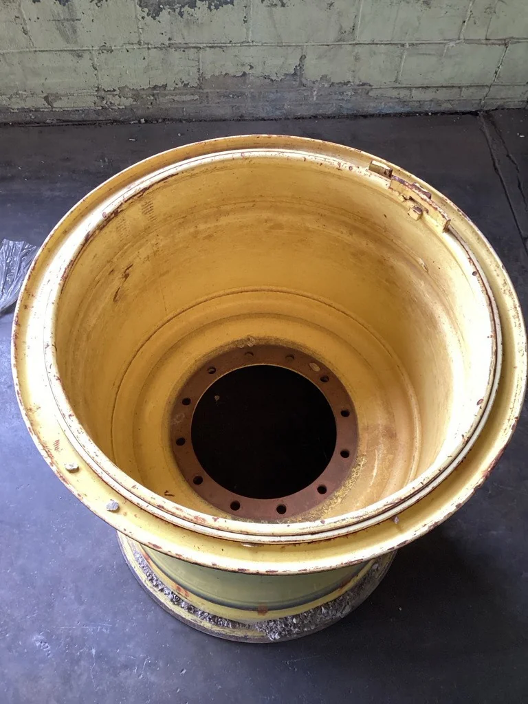 Used 32 x 36 Titan 3 pc wheel with flange and lock ring 12-16.732-14.640 Mild Rust image 2