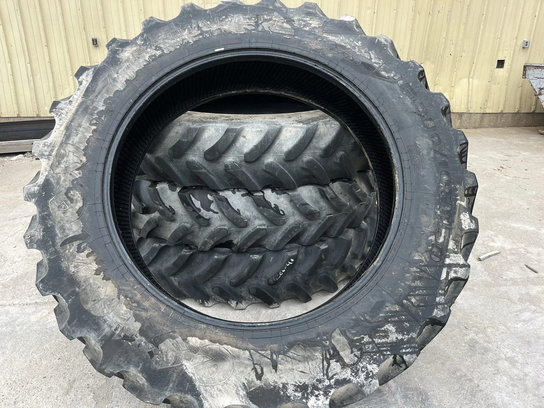 Used IF380/105R50 177D Firestone Radial All Traction RC TL R-1W 70-75% image 2