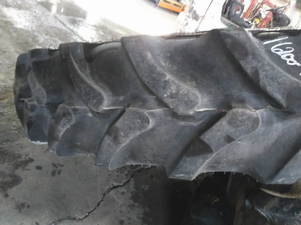 Used VF380/105R50 179D Goodyear Ultra Sprayer TL R-1 90-95% On 13 x 50 (12-15.748-13.829) R&R/Disc image 3