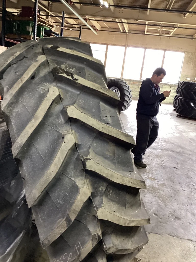 Take-Off 600/65R38 153D Trelleborg TM 800 TL R-1W 95 - 100% on 18 x 38 10-13.19-11.07  Solid Grey image 2