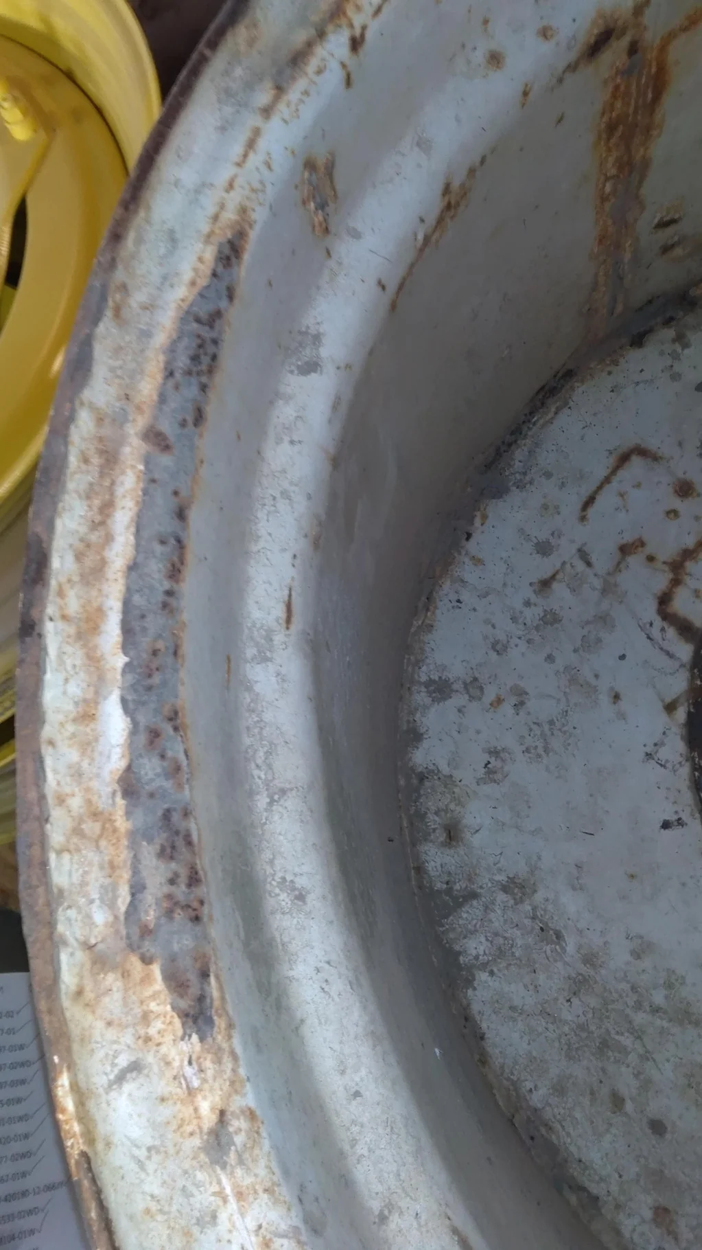 Used 27 x 32 10-13.19-11.07 Flat Plate White Wheel image 3