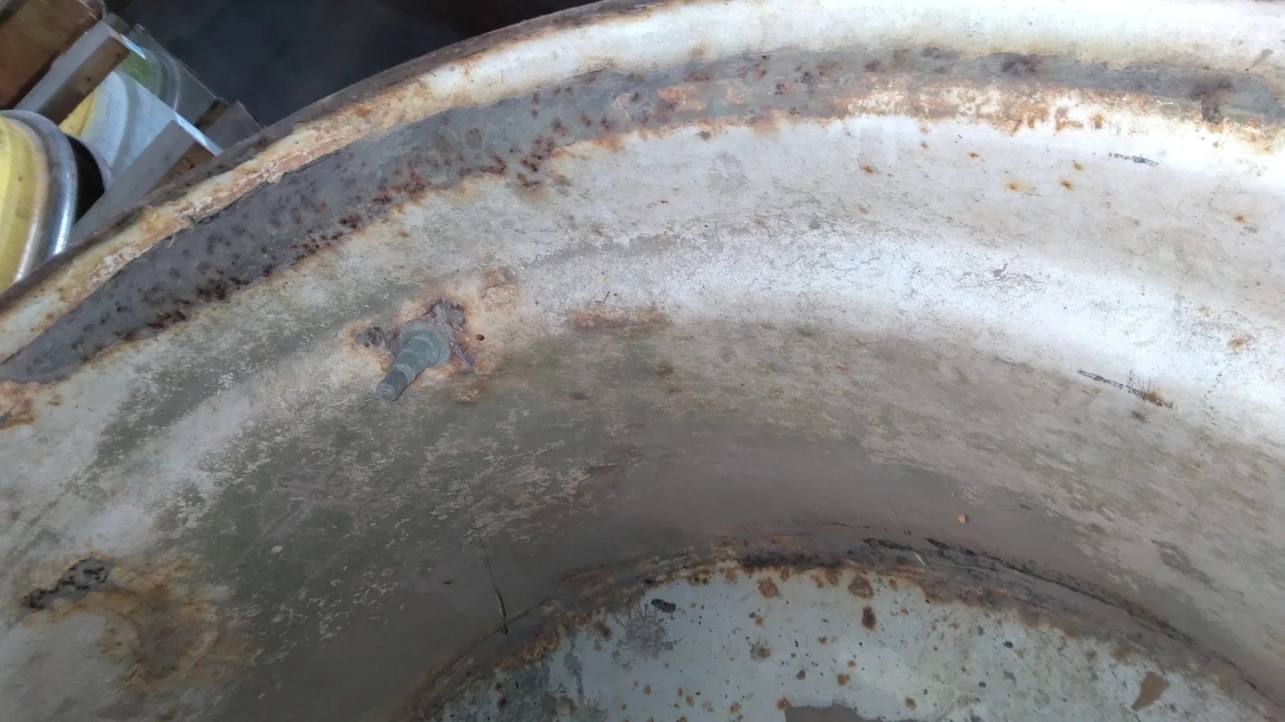 Used 27 x 32 10-13.19-11.07 Flat Plate White Wheel image 5